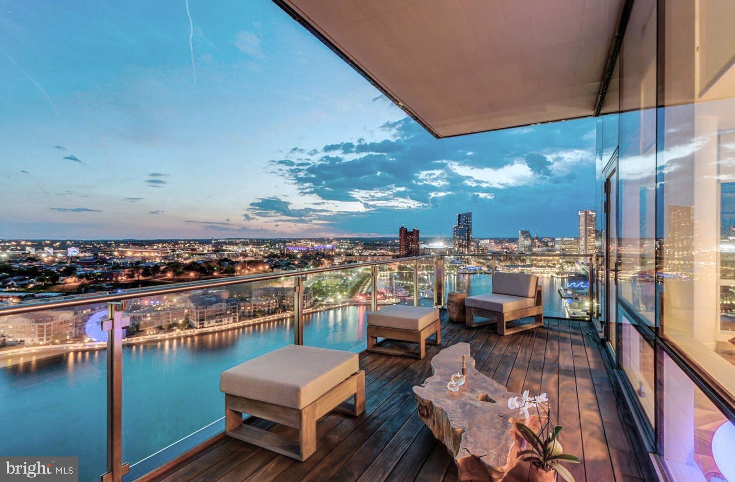FOUR SEASONS PRIVATE RESIDENCES - Residential