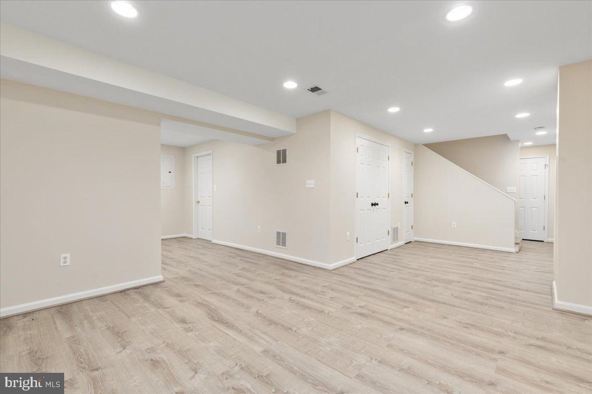 CRESTBROOK - Residential