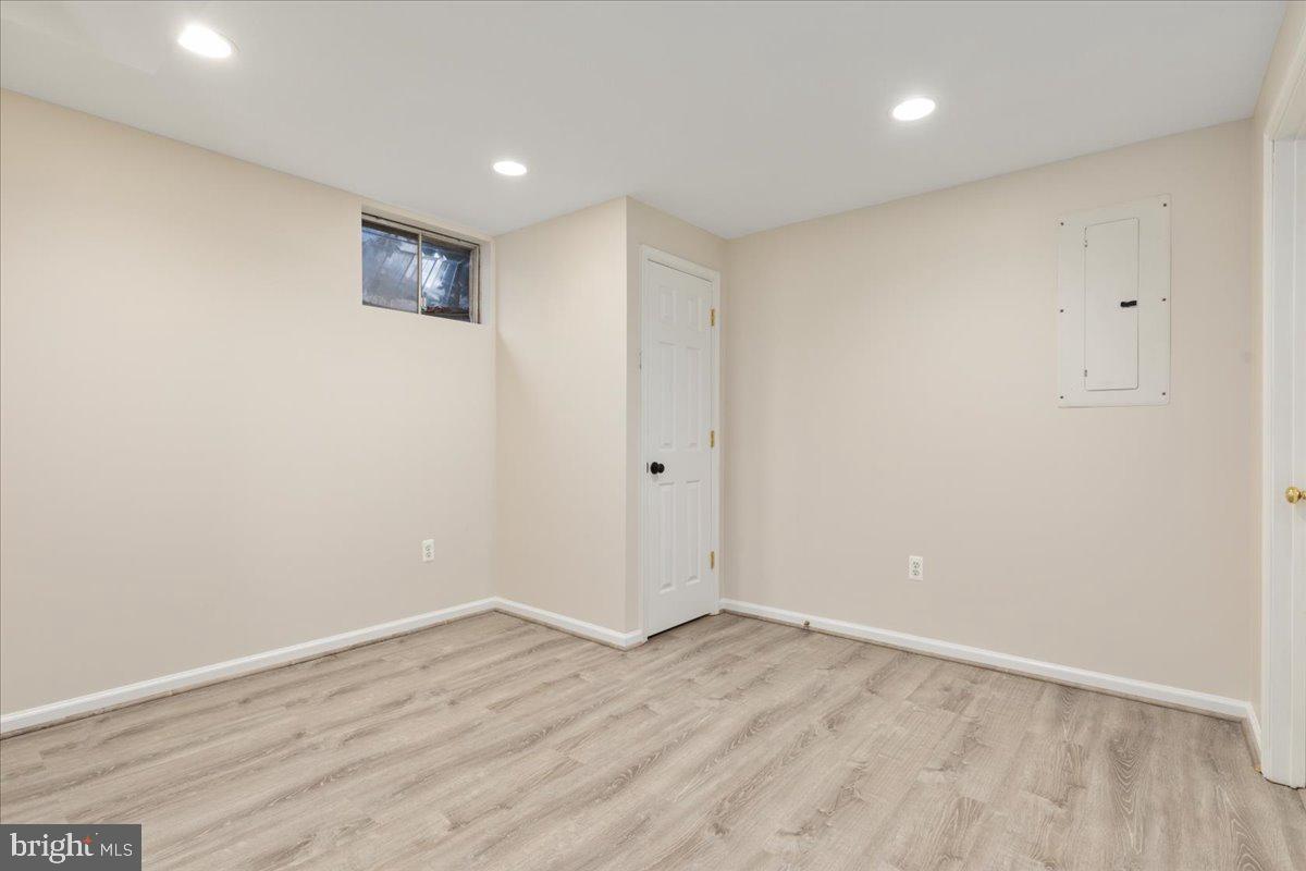 CRESTBROOK - Residential