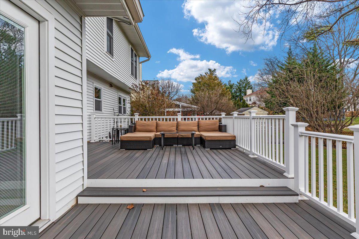 CRESTBROOK - Residential