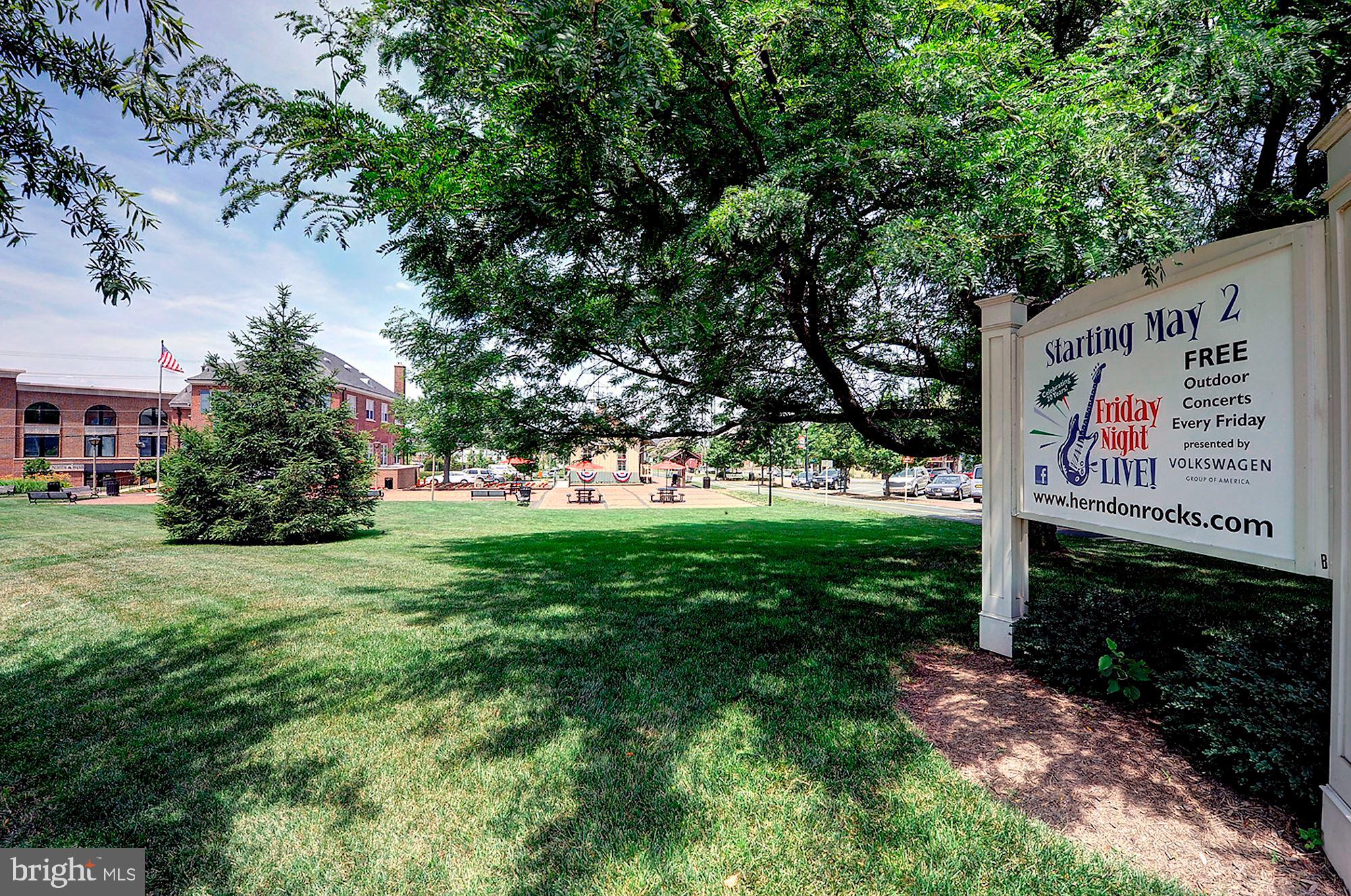 CRESTBROOK - Residential