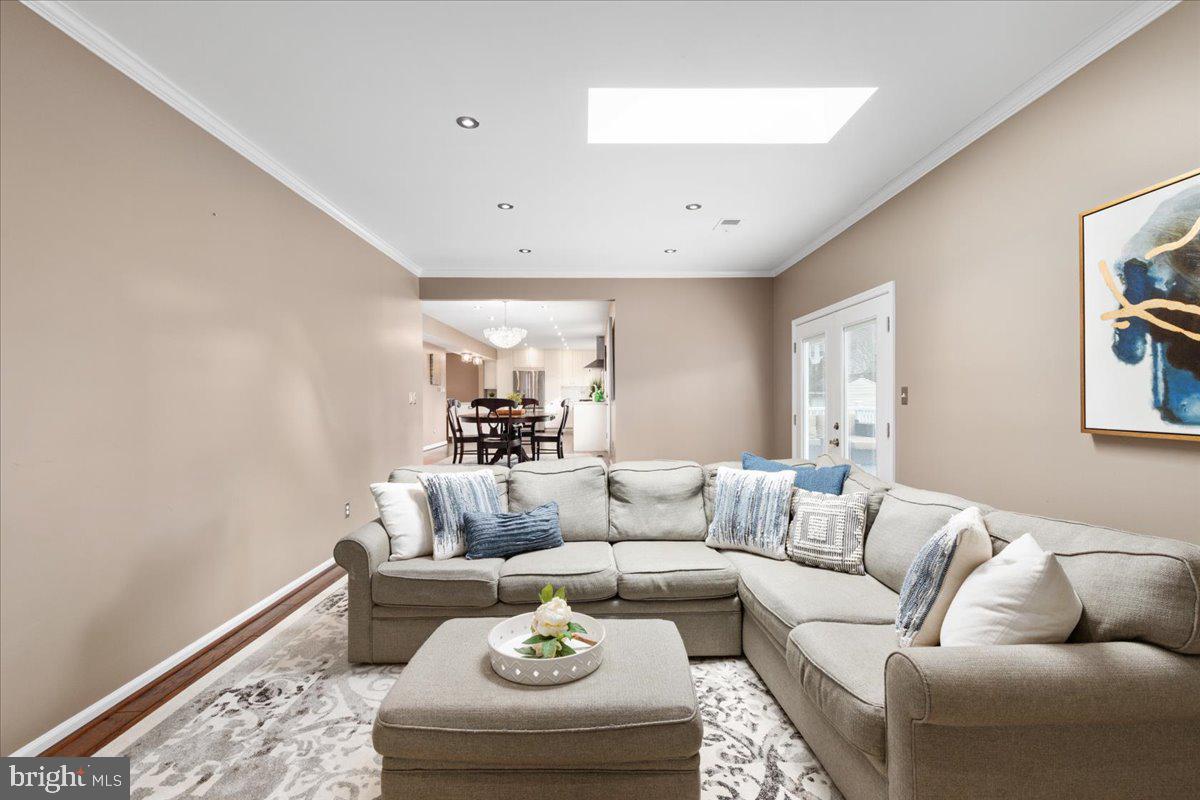 CRESTBROOK - Residential