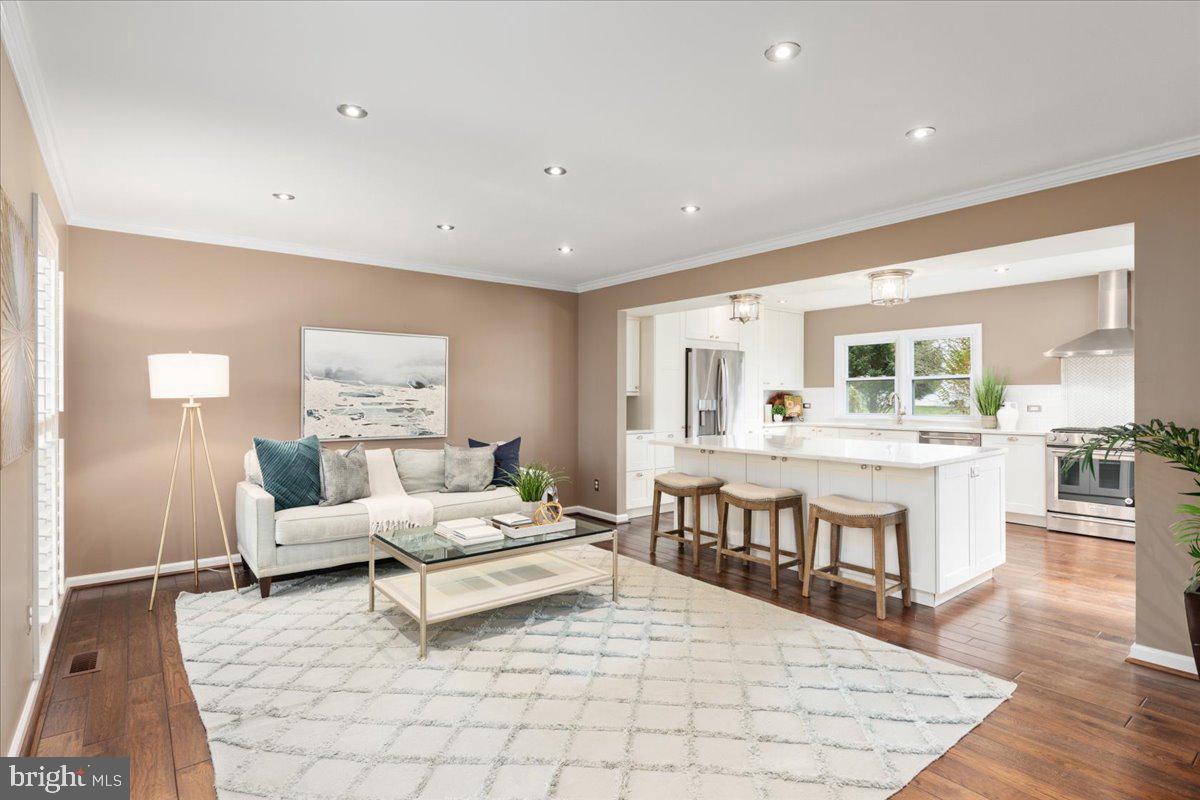 CRESTBROOK - Residential