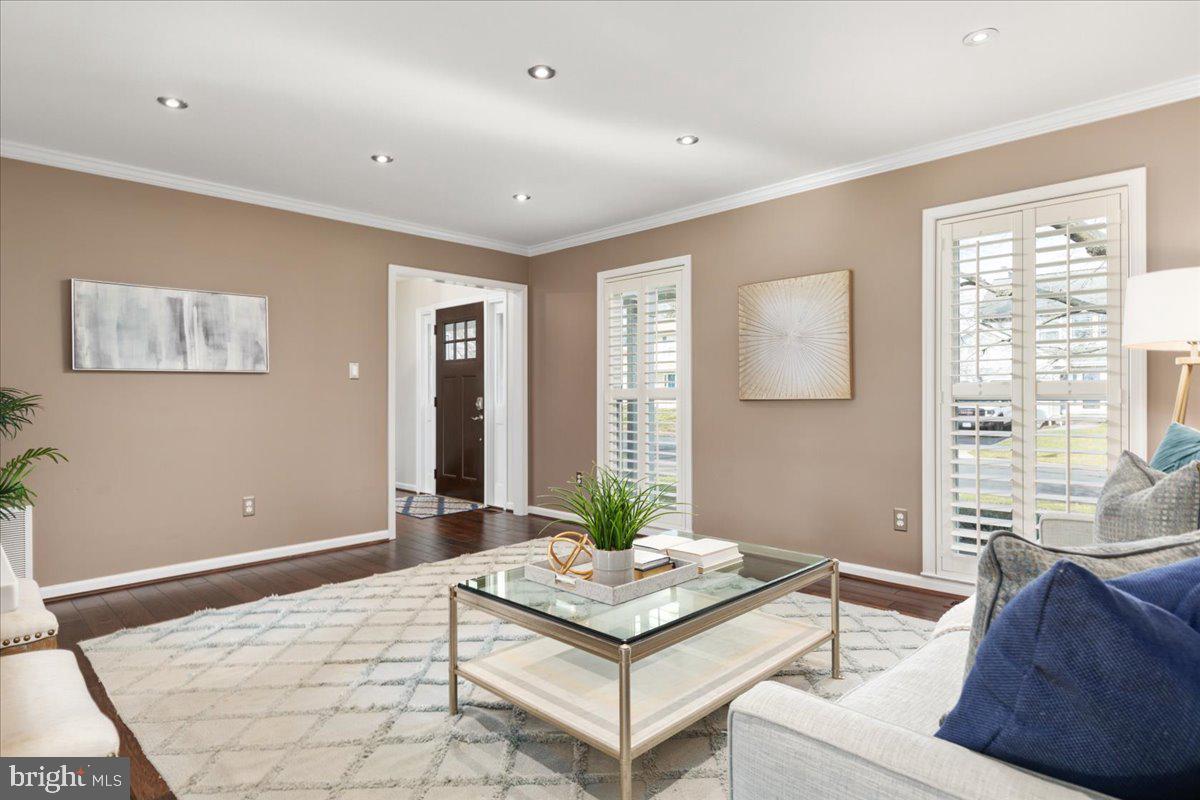 CRESTBROOK - Residential