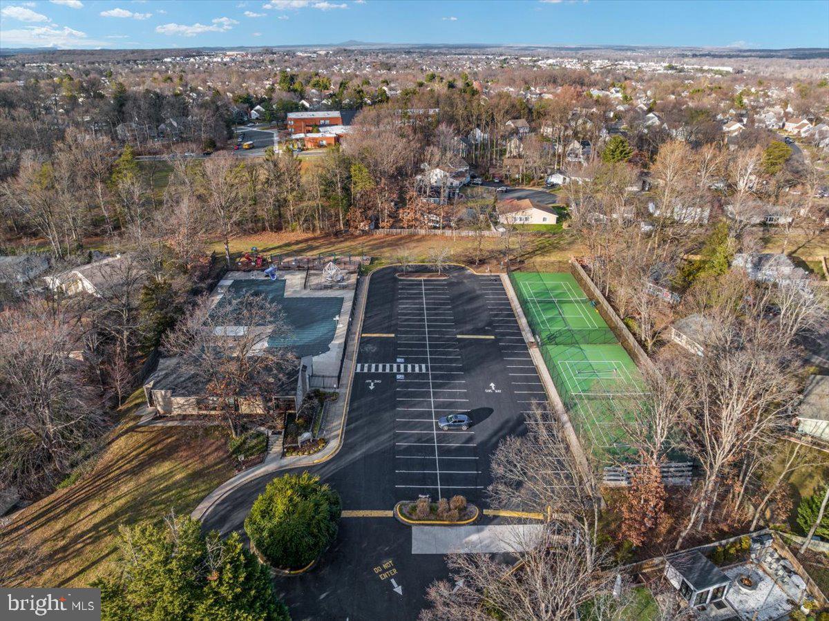CRESTBROOK - Residential