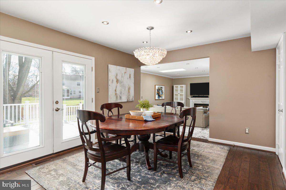 CRESTBROOK - Residential