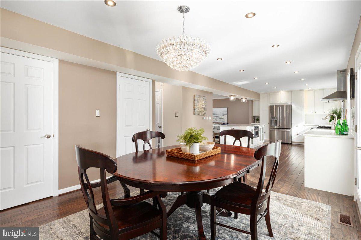 CRESTBROOK - Residential
