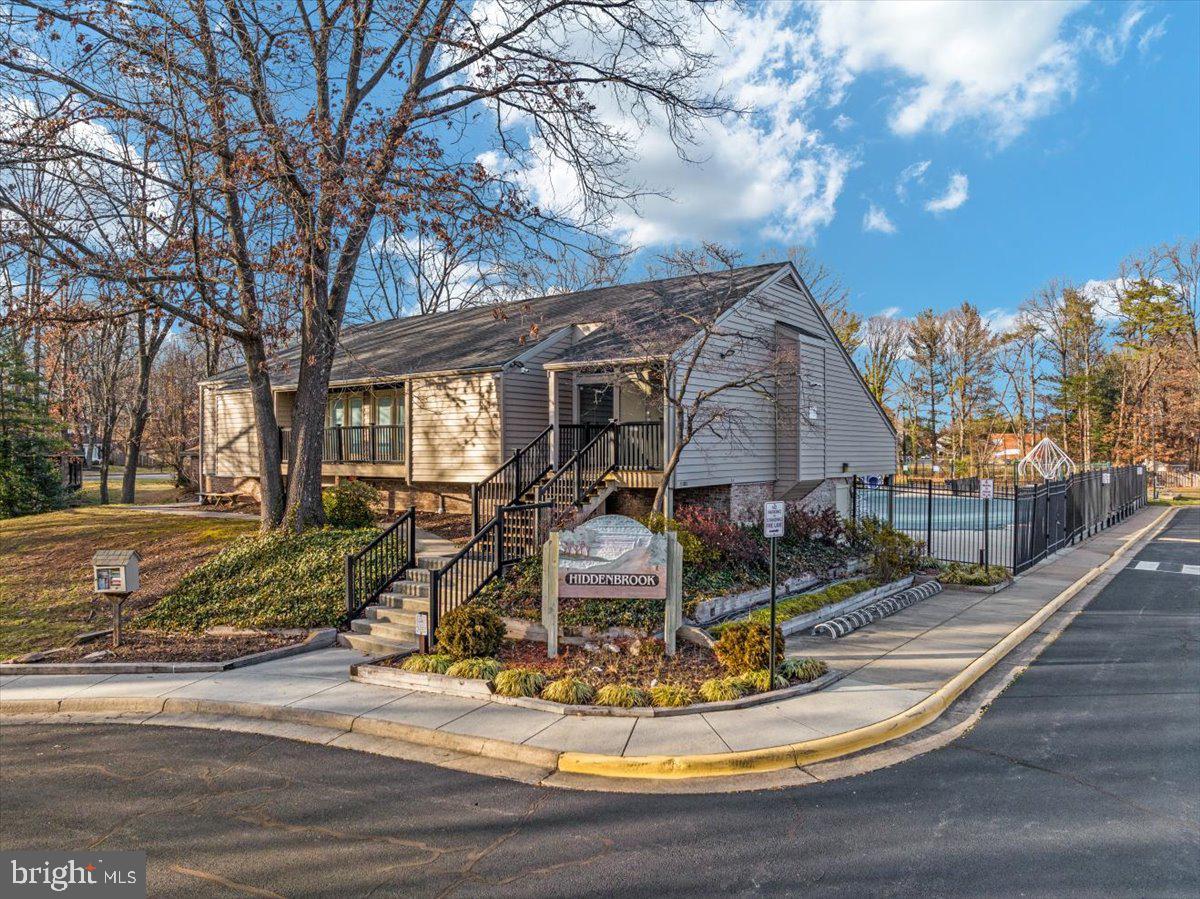 CRESTBROOK - Residential