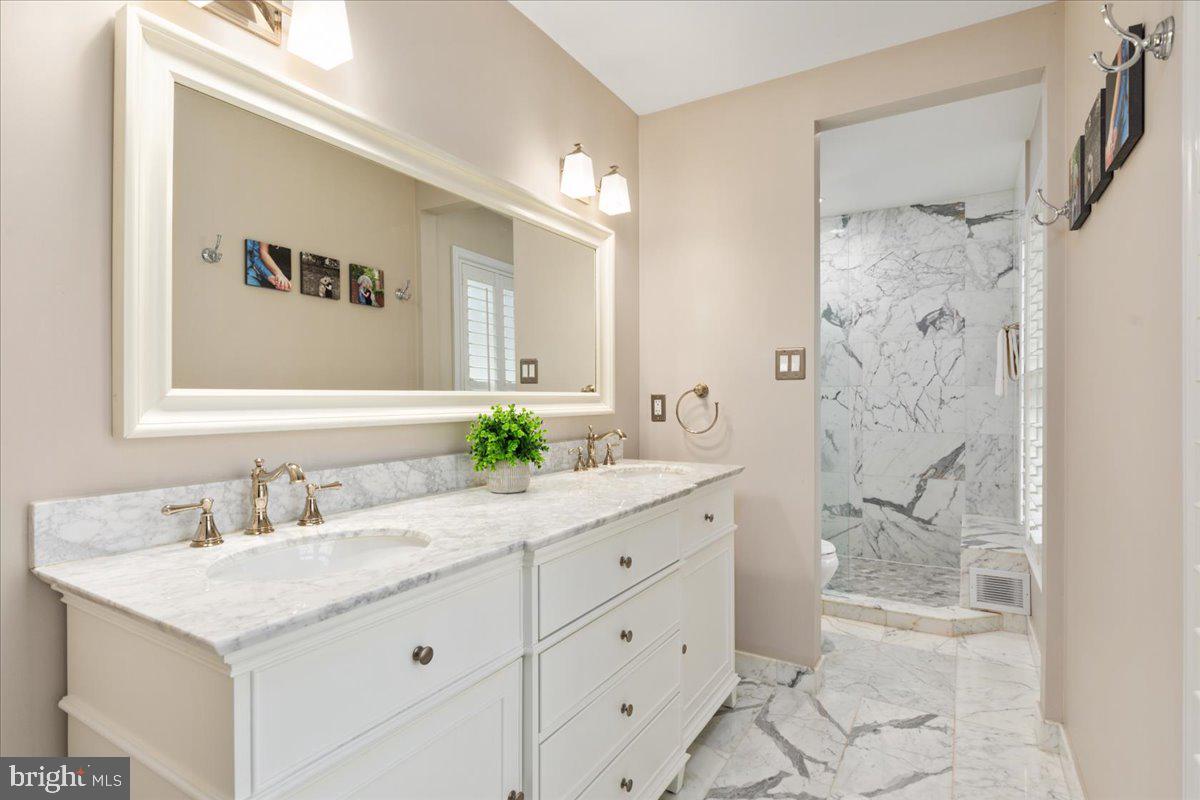 CRESTBROOK - Residential