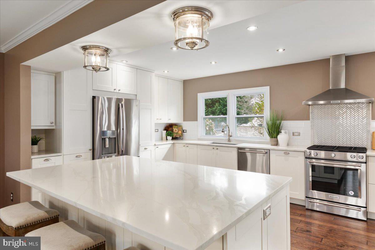 CRESTBROOK - Residential