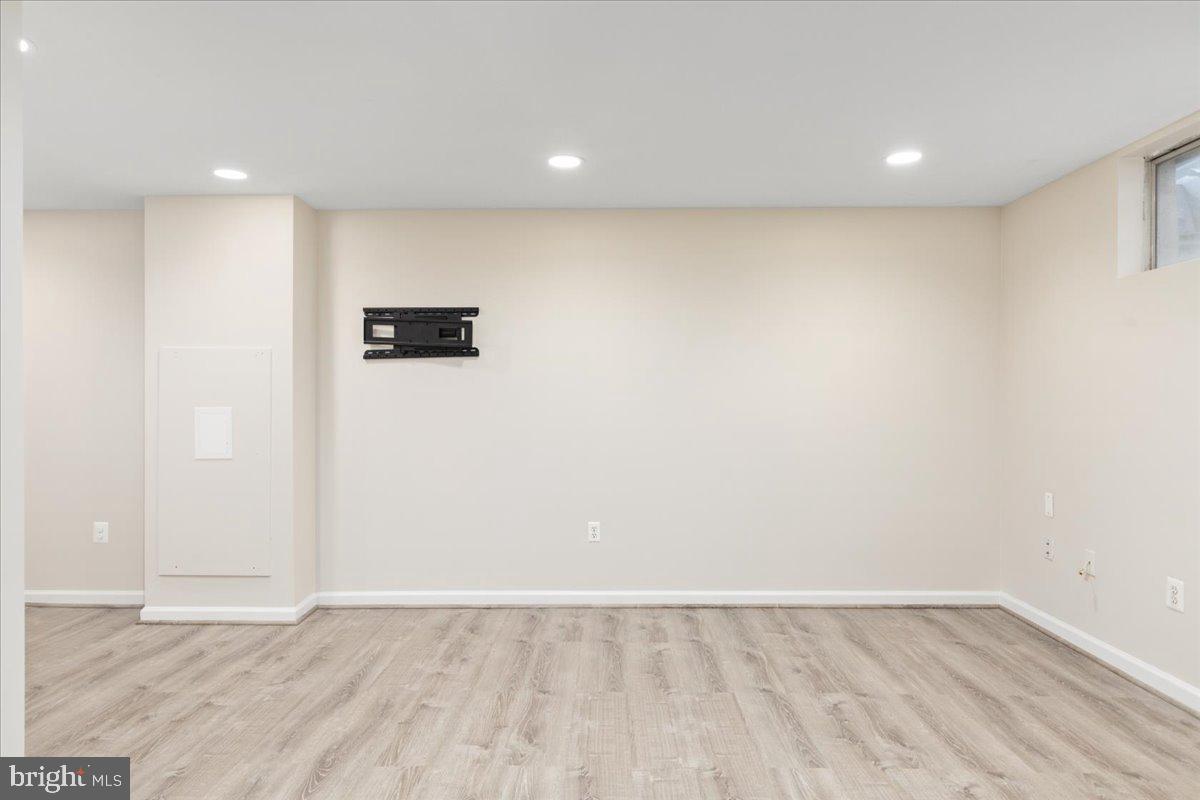 CRESTBROOK - Residential