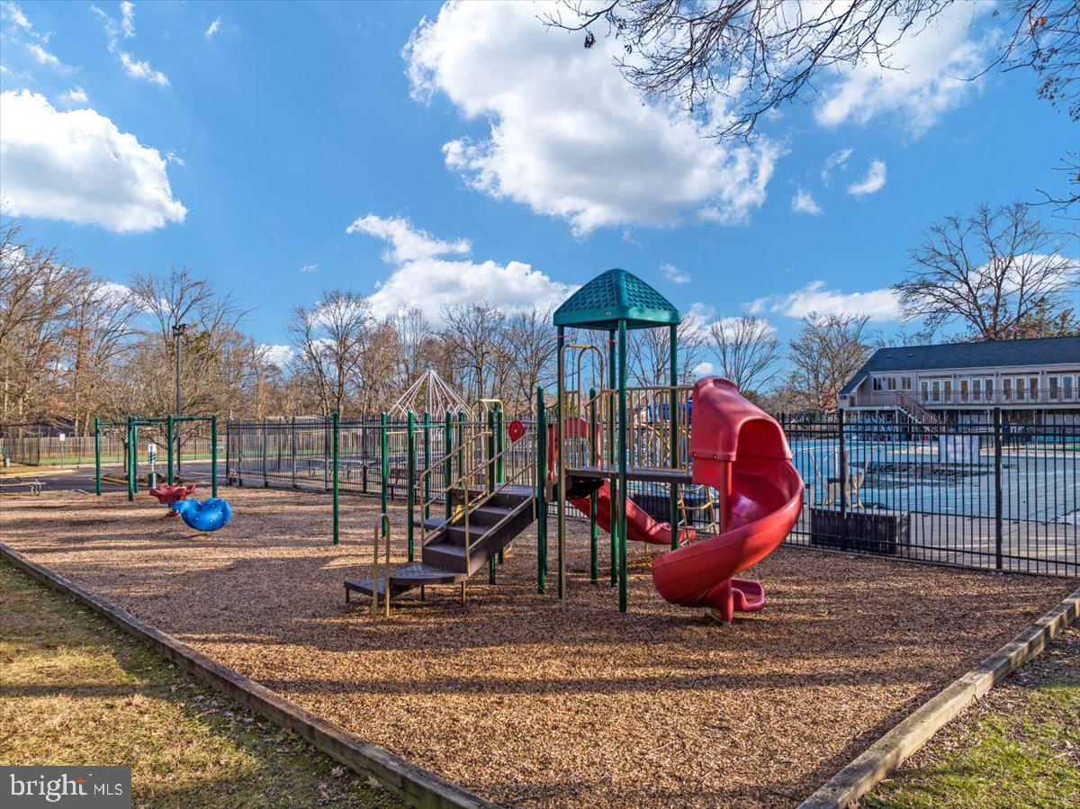 CRESTBROOK - Residential