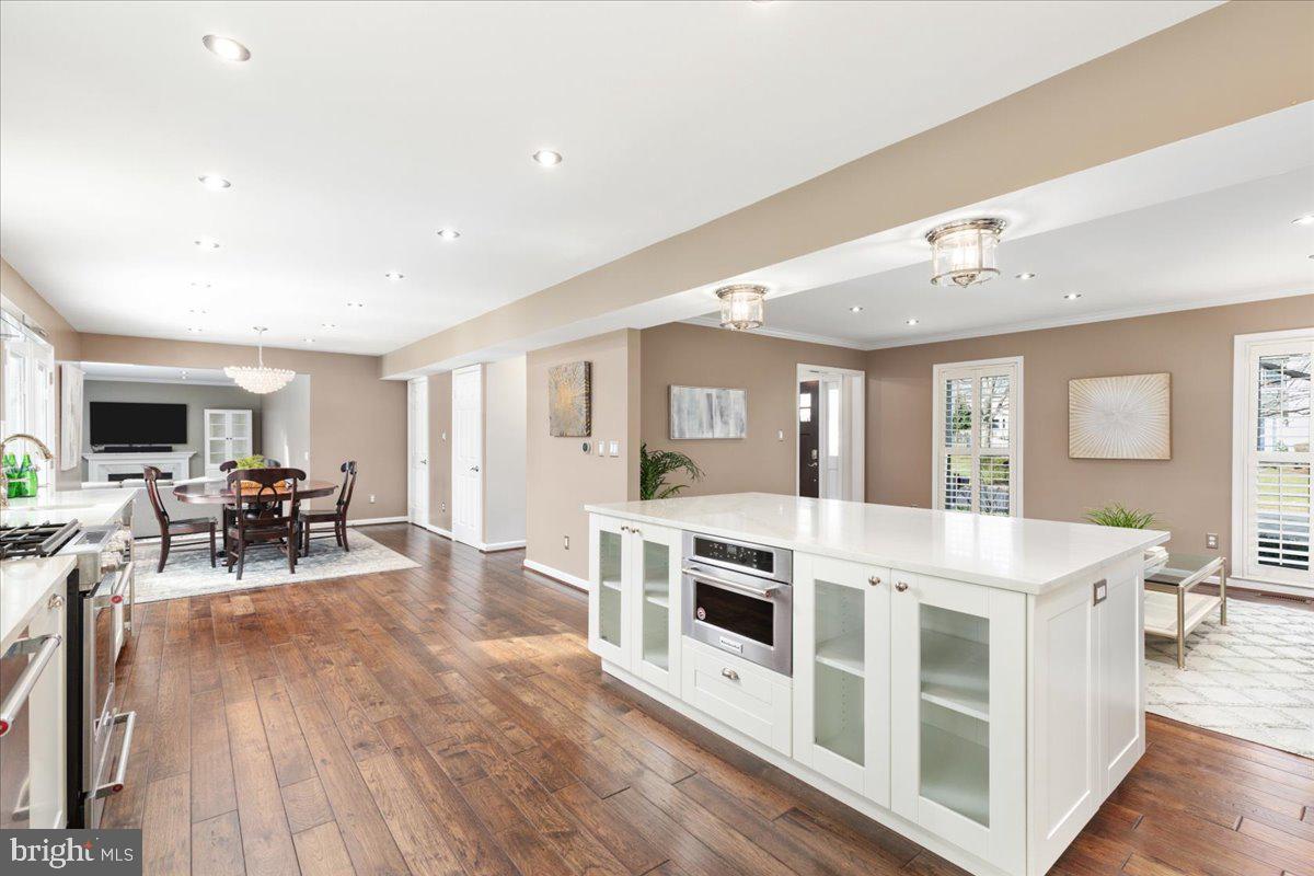 CRESTBROOK - Residential