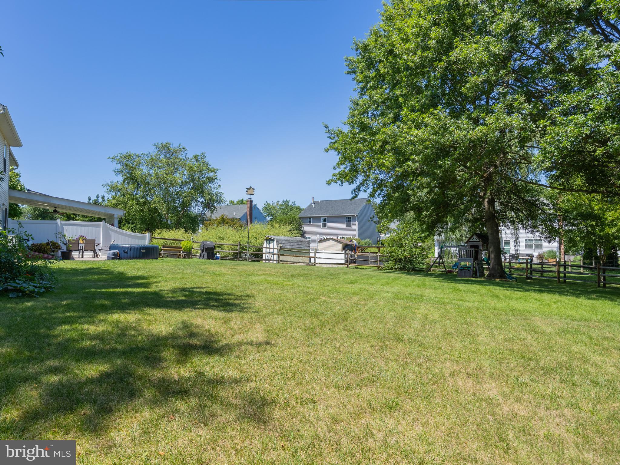 STRAWBERRY FIELDS - Residential