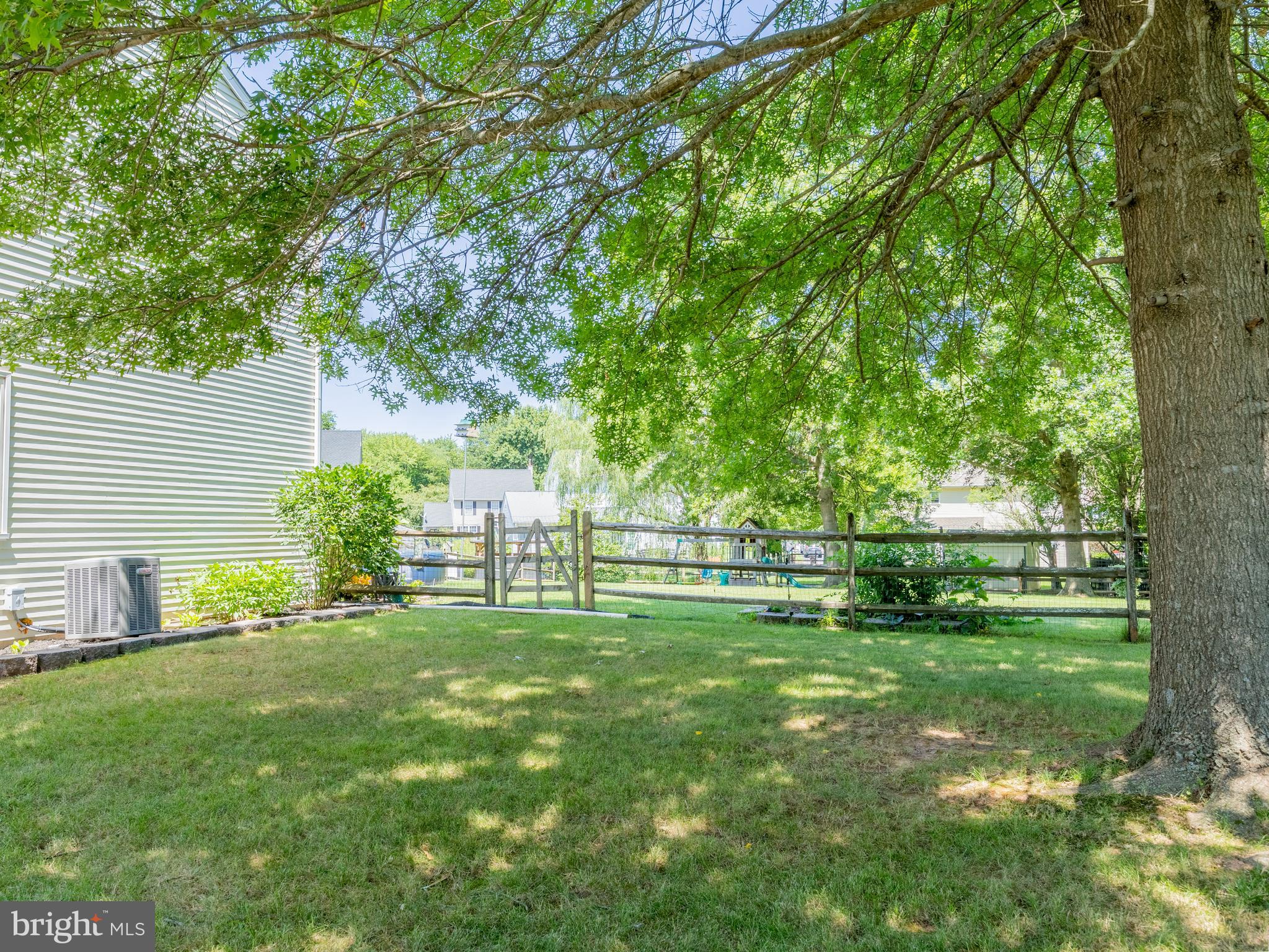 STRAWBERRY FIELDS - Residential