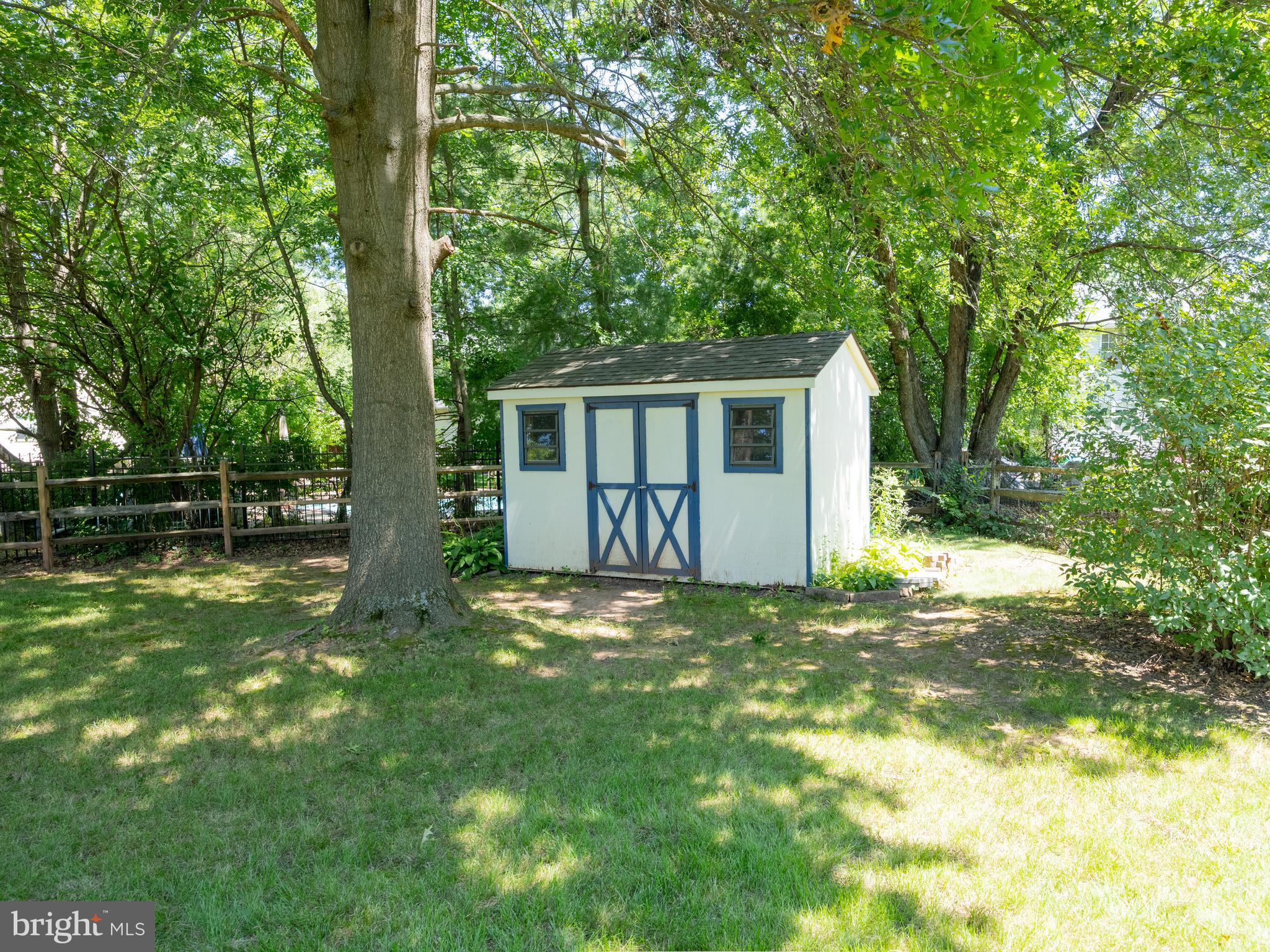 STRAWBERRY FIELDS - Residential