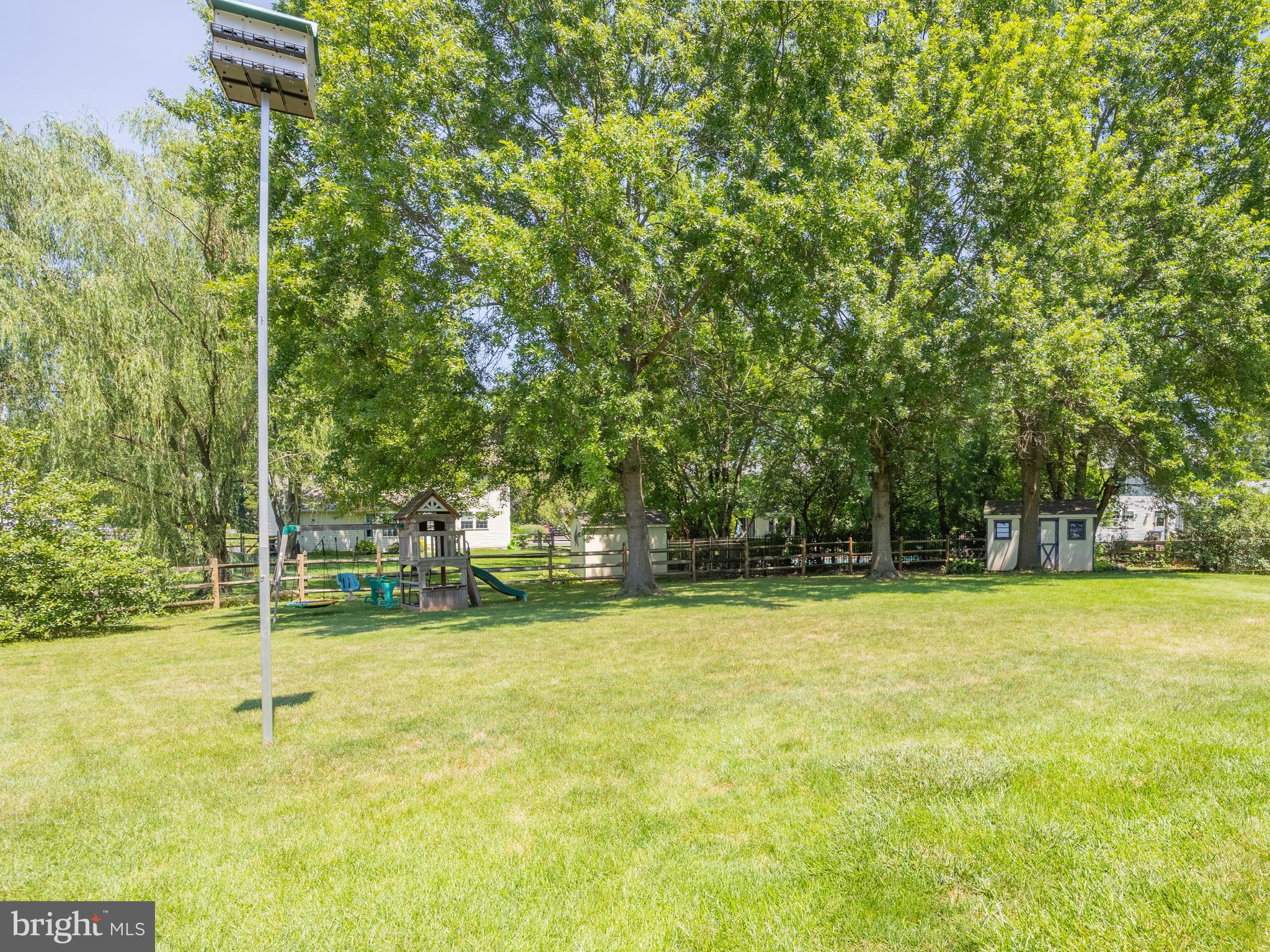 STRAWBERRY FIELDS - Residential