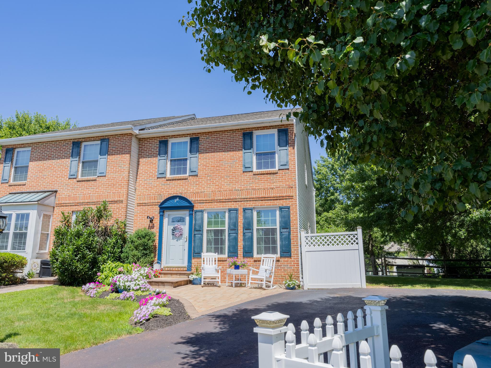 STRAWBERRY FIELDS - Residential