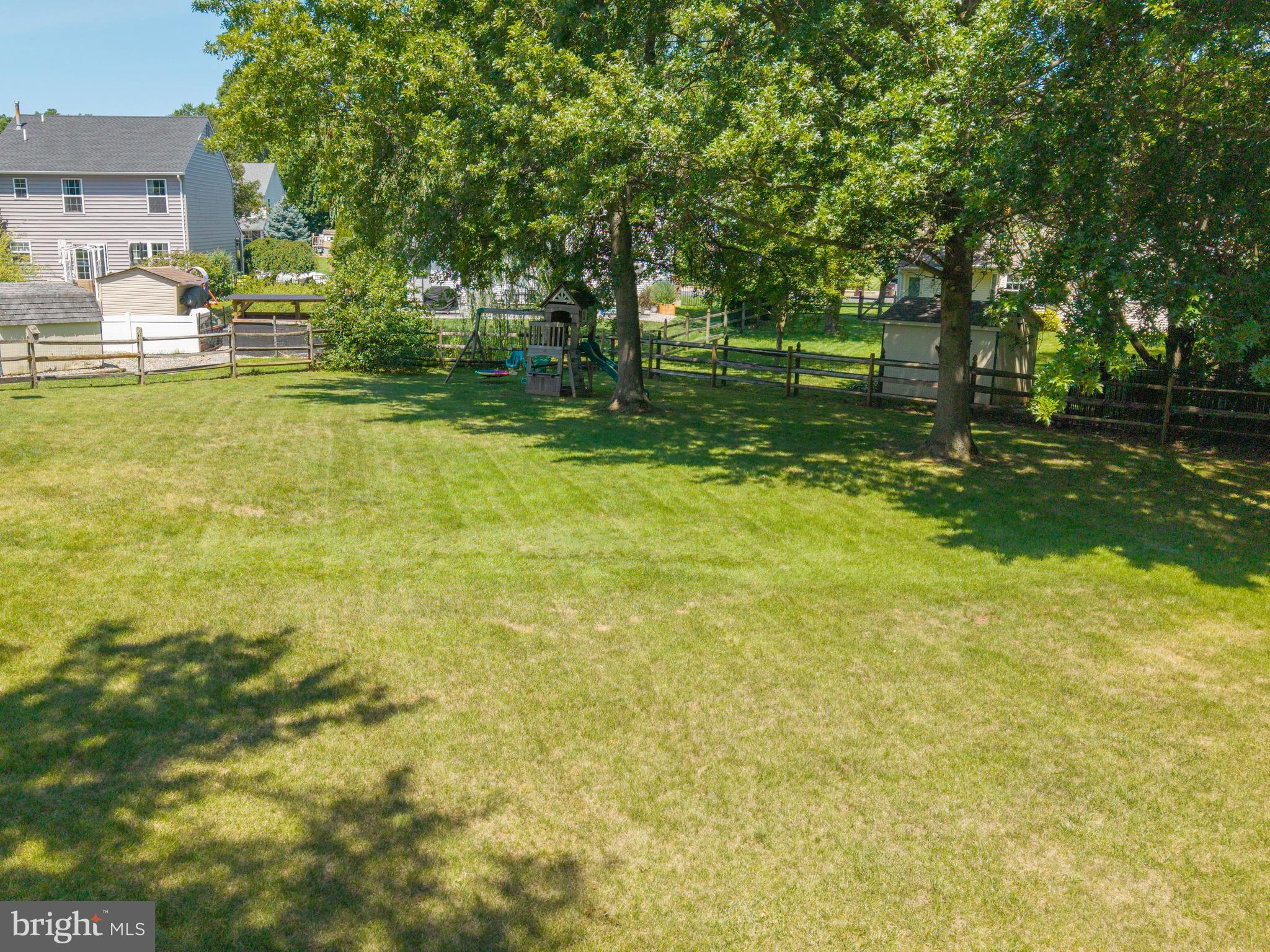 STRAWBERRY FIELDS - Residential