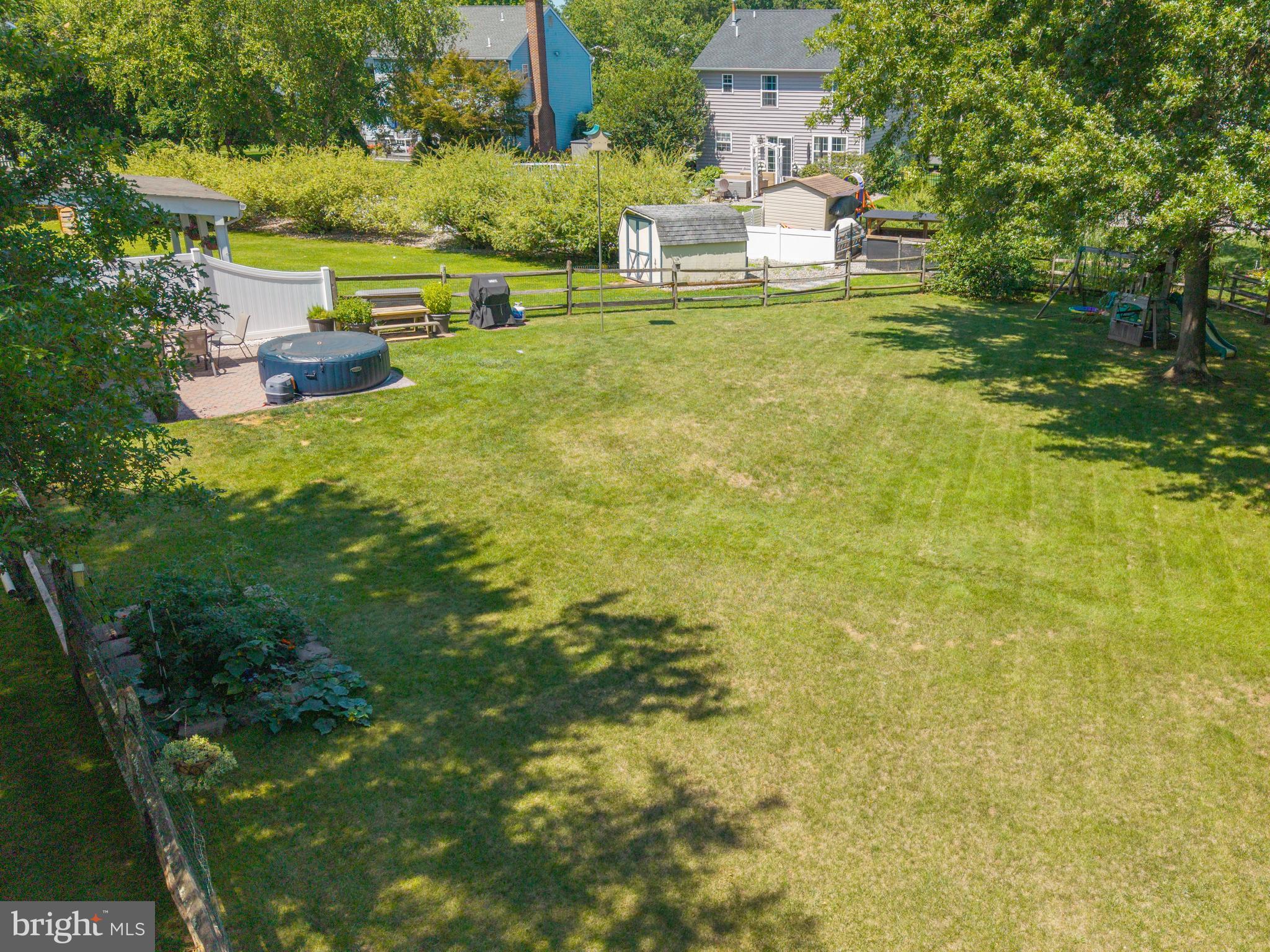 STRAWBERRY FIELDS - Residential