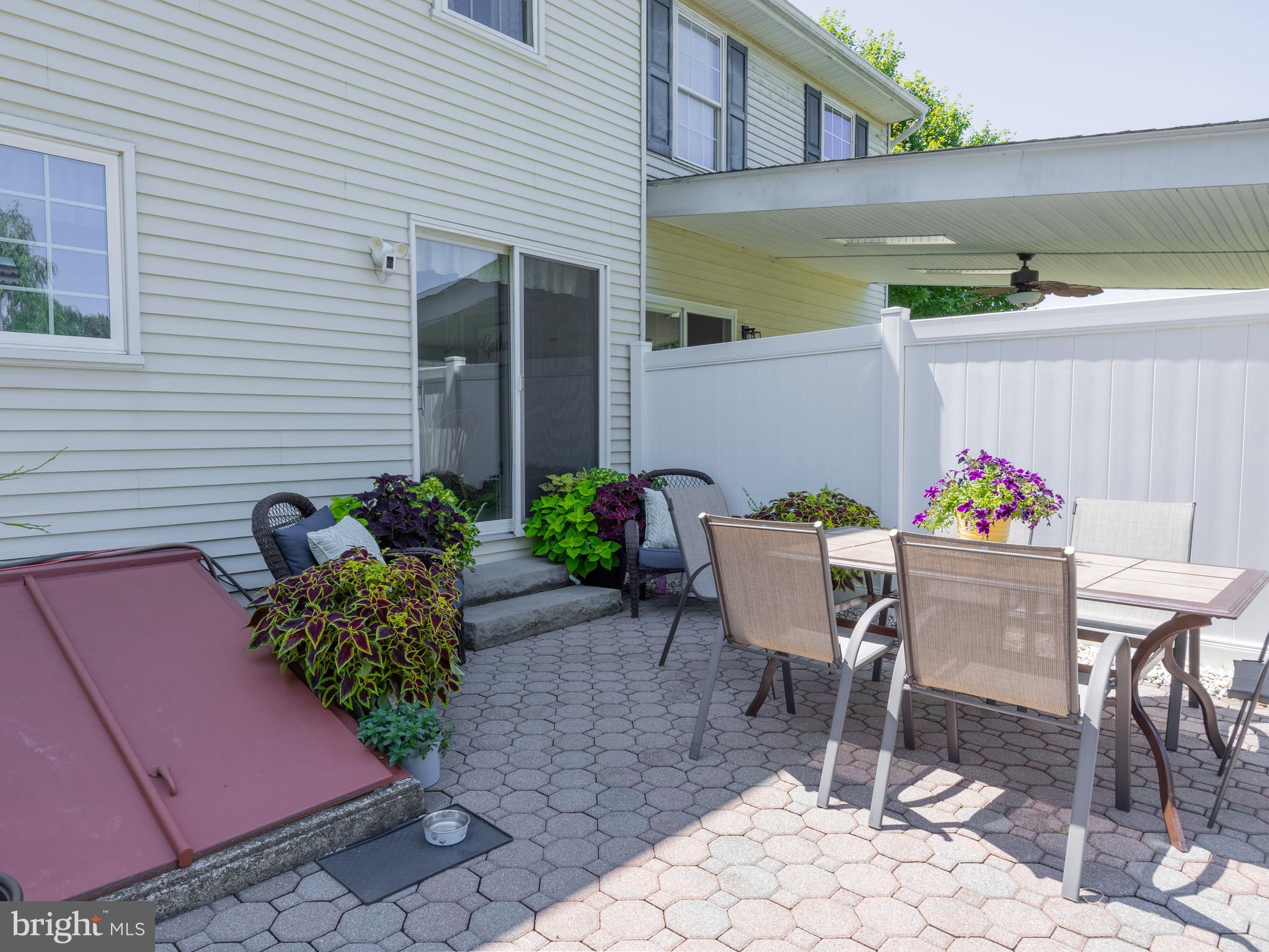 STRAWBERRY FIELDS - Residential