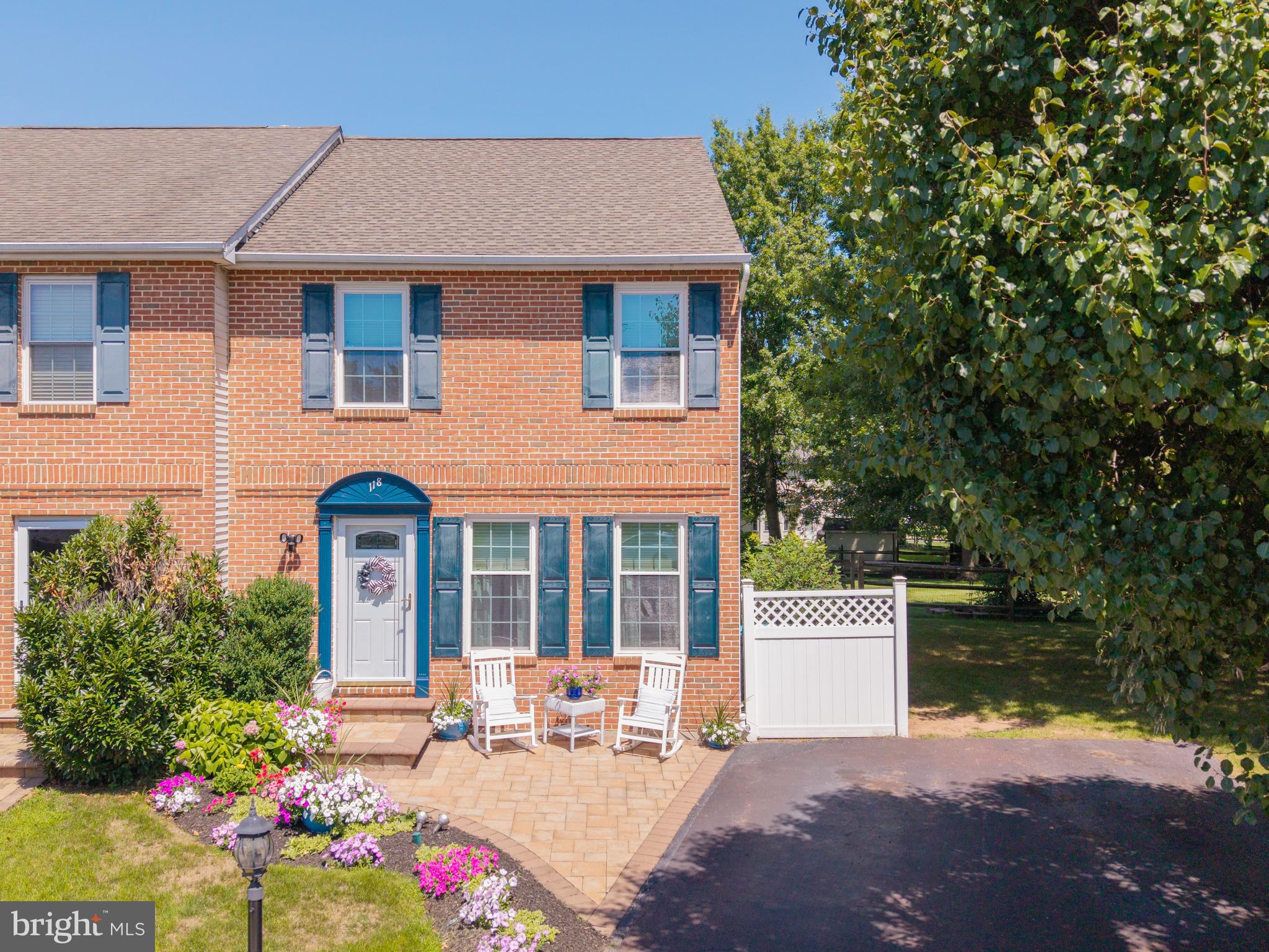 STRAWBERRY FIELDS - Residential