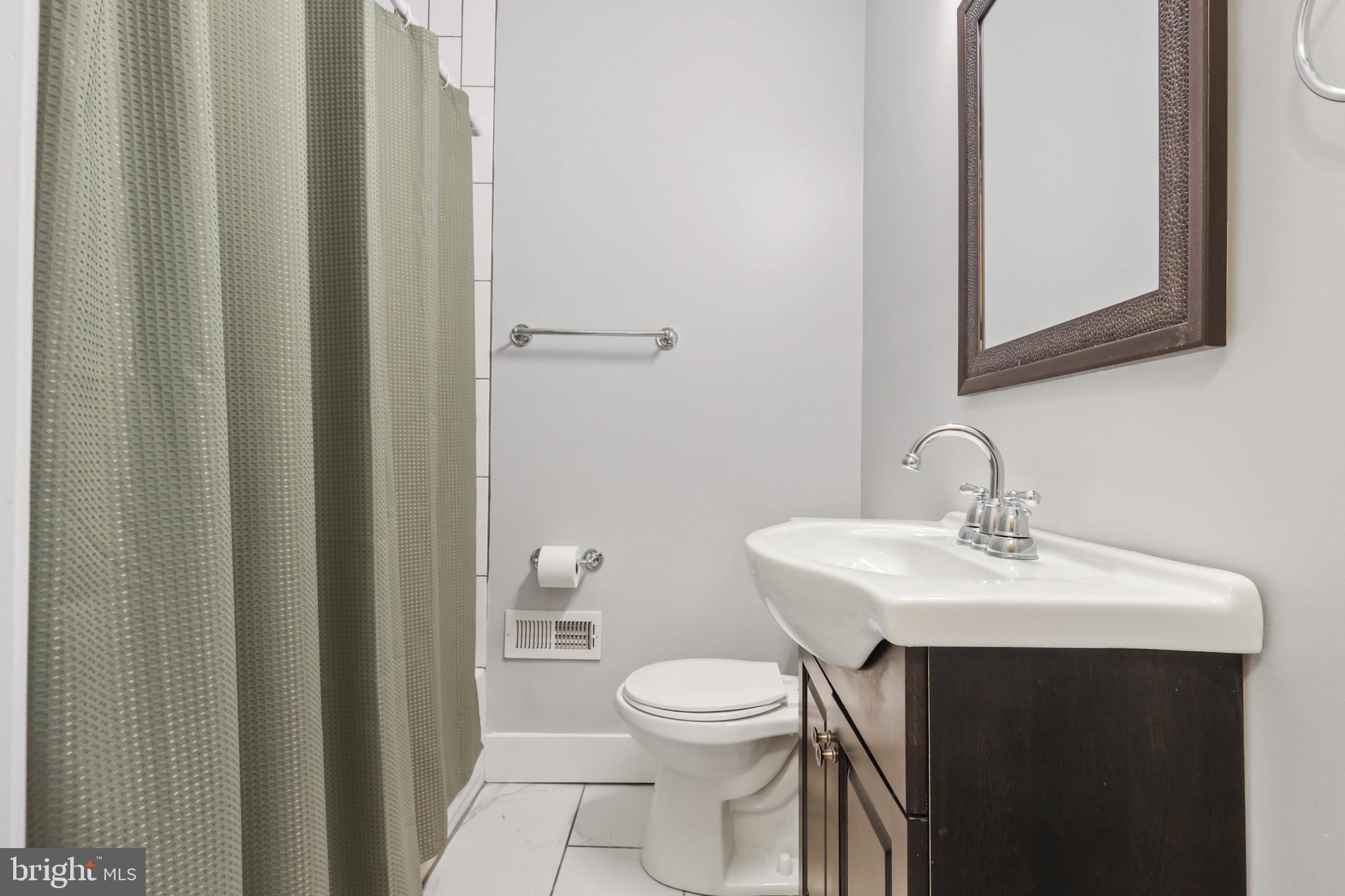 GREEKTOWN - Residential Lease