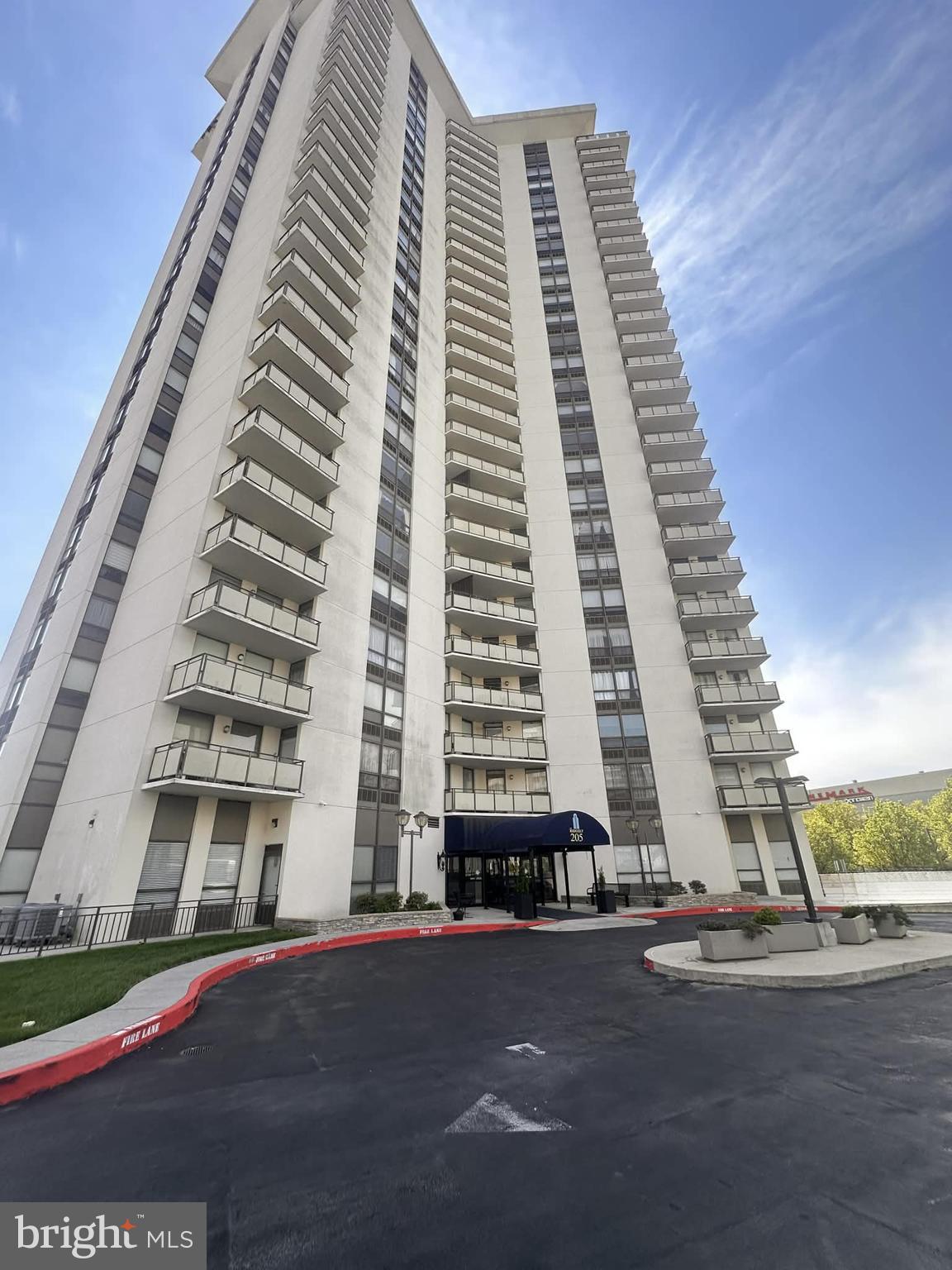 The Seller must comply with HUD Guidelines 24 CRF 206.125. All offers to be submitted on Homepath. Experience unparalleled high rise living from the 19th floor of The Ridgely, Towson premier condominium. This home features a spacious, open living area that leads to a private balcony. The unit includes one bedroom with a walk in closet and one full bath. The condo fee covers a 24 hour concierge, a year round fitness center, water, heat and Electricity and a pool. This property also includes 2 assigned garage space.
