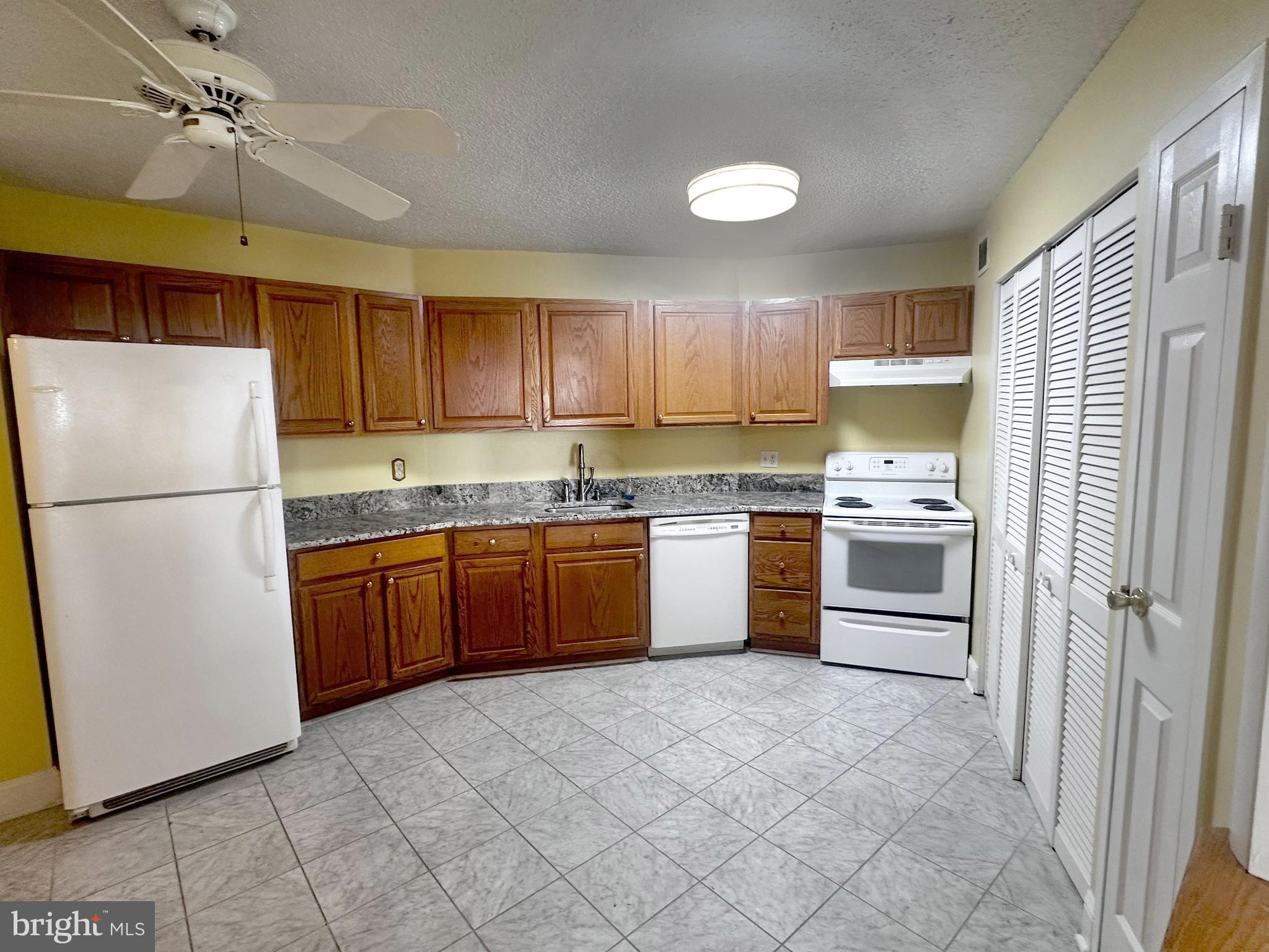 RIDGELY TOWSON CENTER - Residential