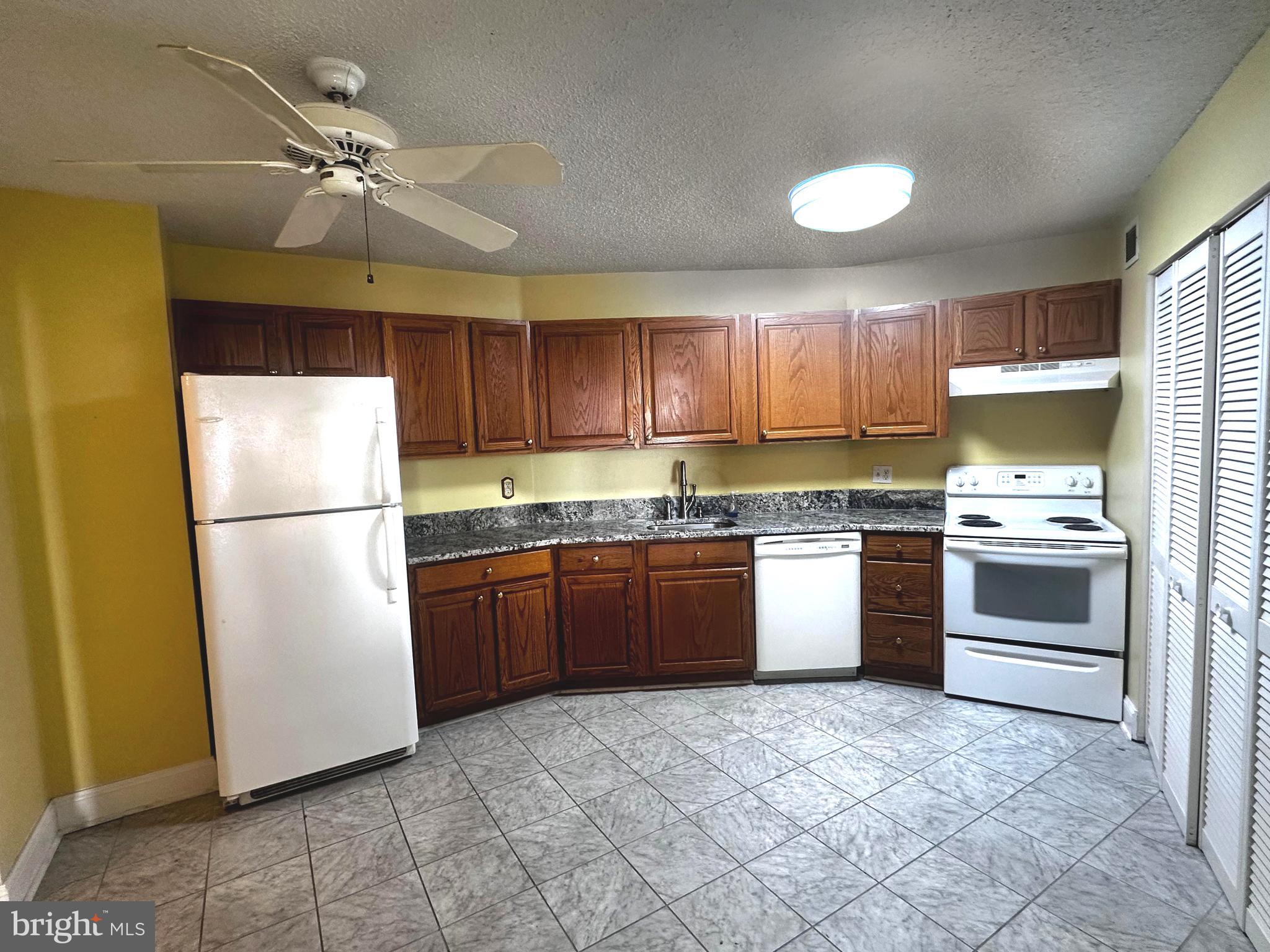 RIDGELY TOWSON CENTER - Residential
