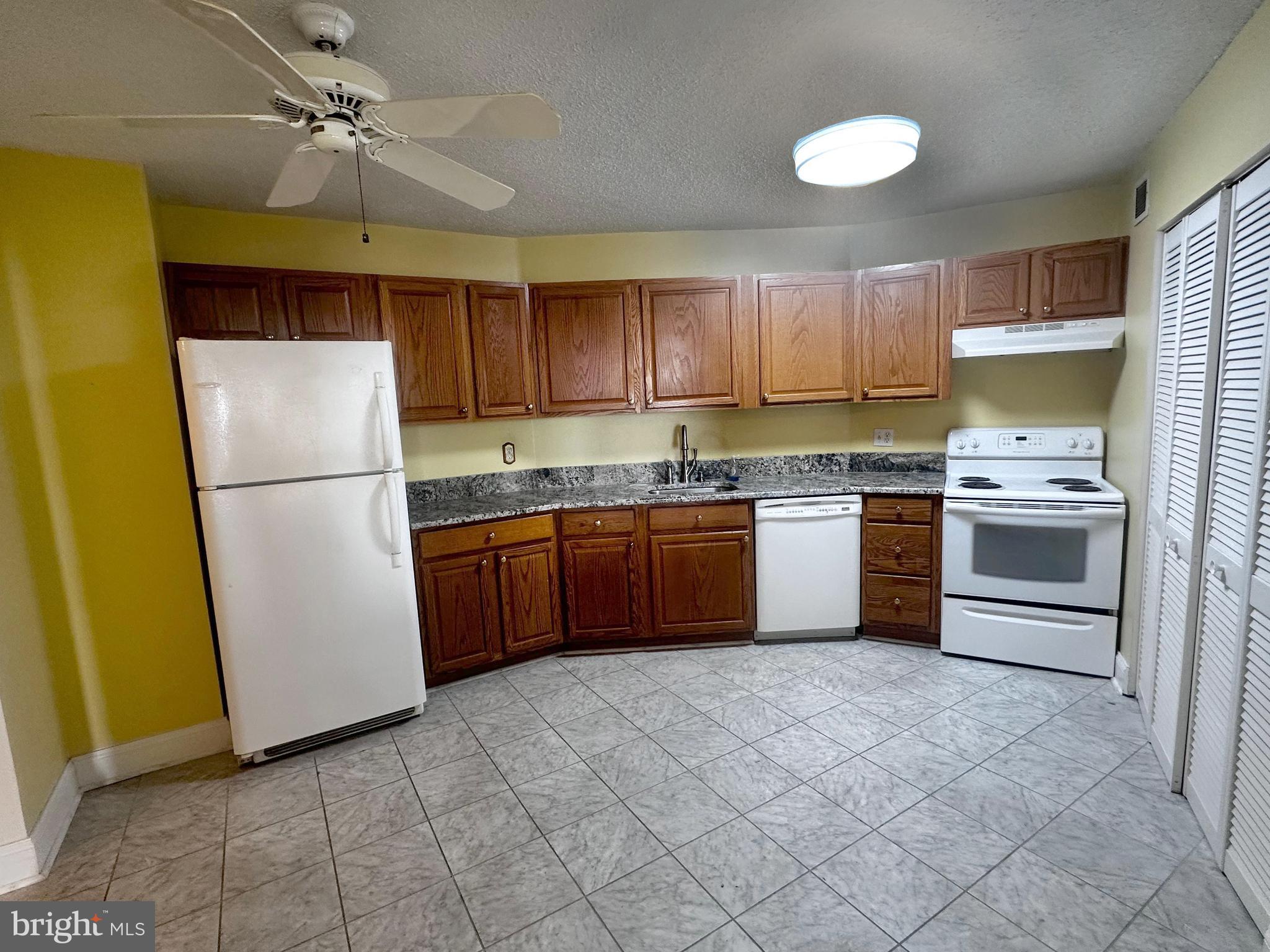 RIDGELY TOWSON CENTER - Residential
