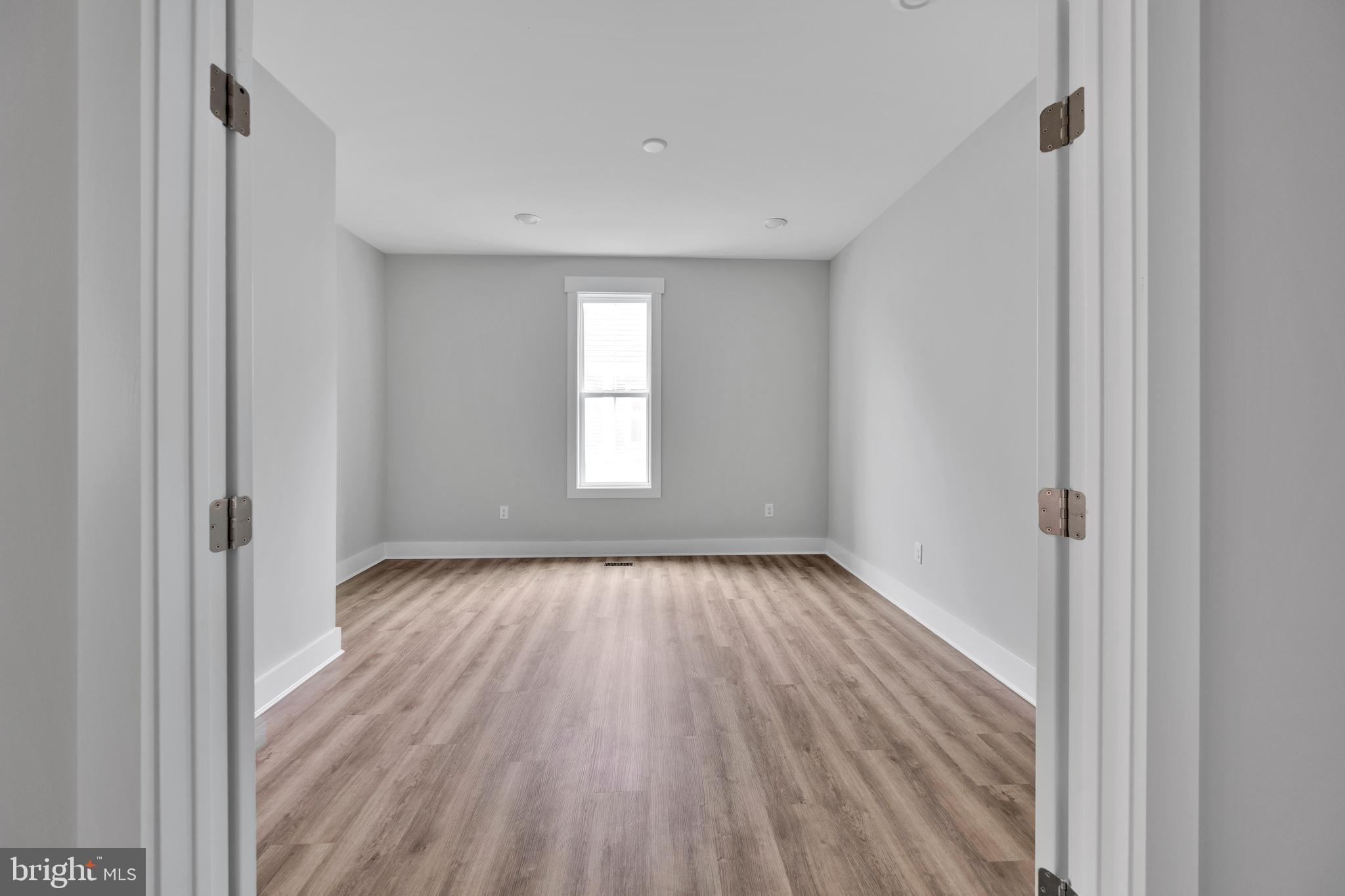 THE KNOLL AT IRONS LANE - Residential