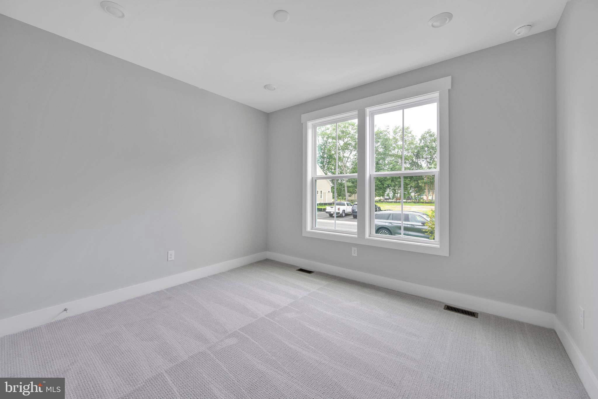 THE KNOLL AT IRONS LANE - Residential