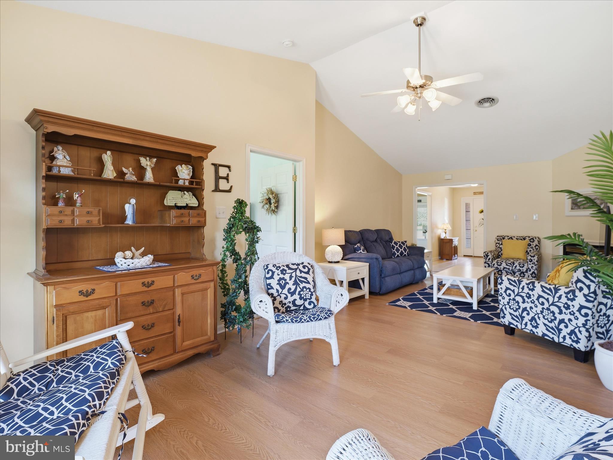 MOSS SPRING VILLAS - Residential