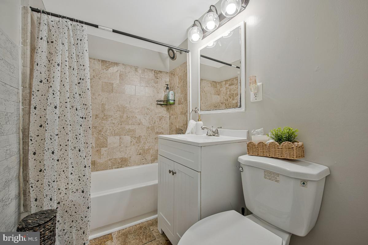 LANHAM WOODS - Residential