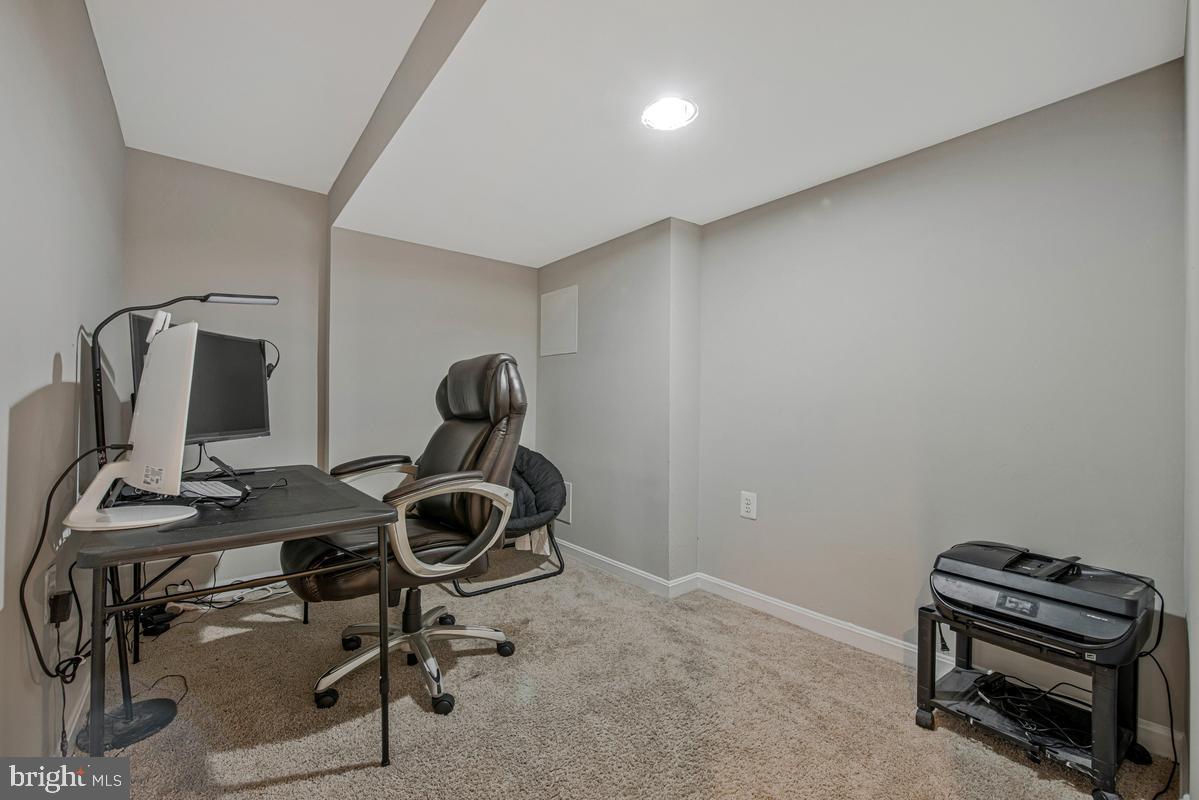LANHAM WOODS - Residential