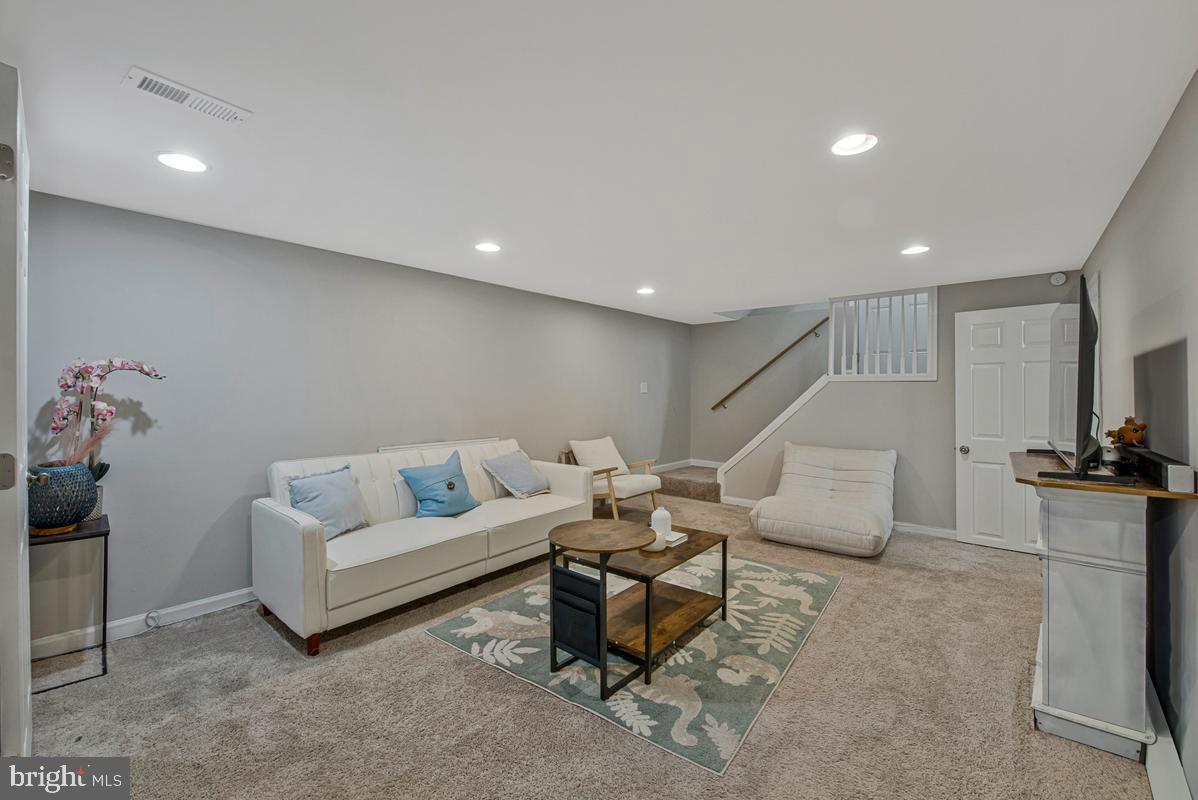 LANHAM WOODS - Residential