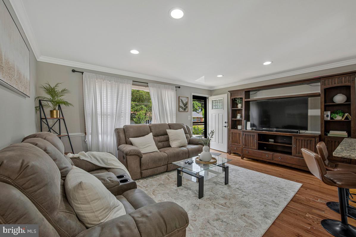 LANHAM WOODS - Residential
