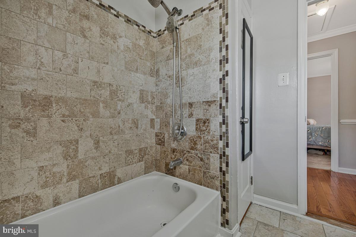 LANHAM WOODS - Residential