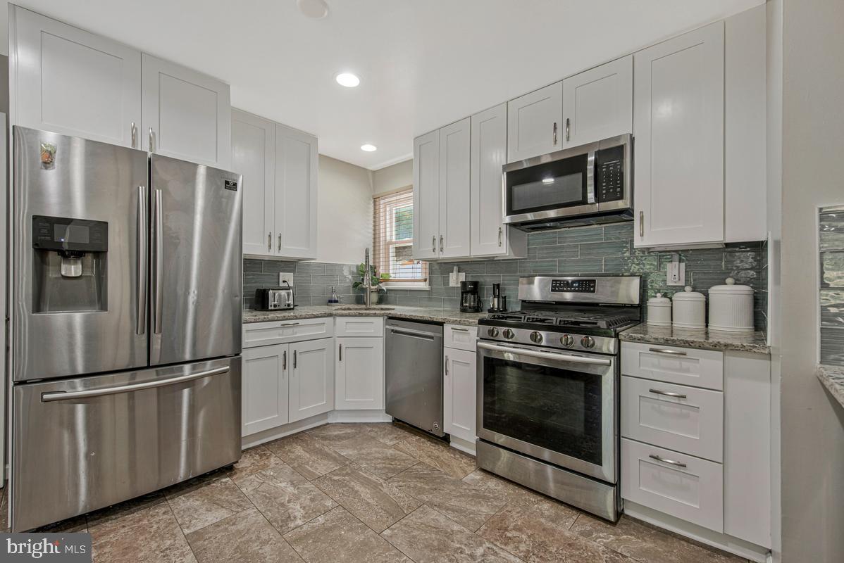 LANHAM WOODS - Residential