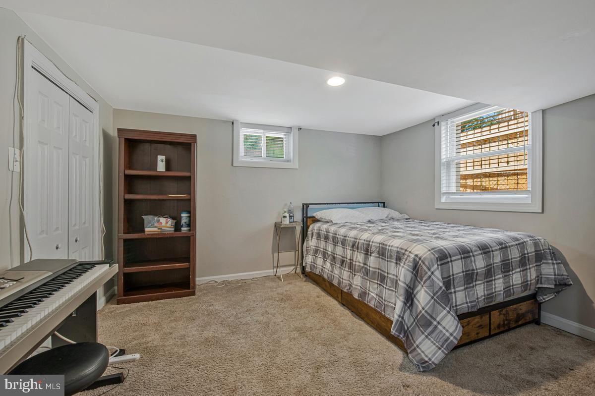 LANHAM WOODS - Residential