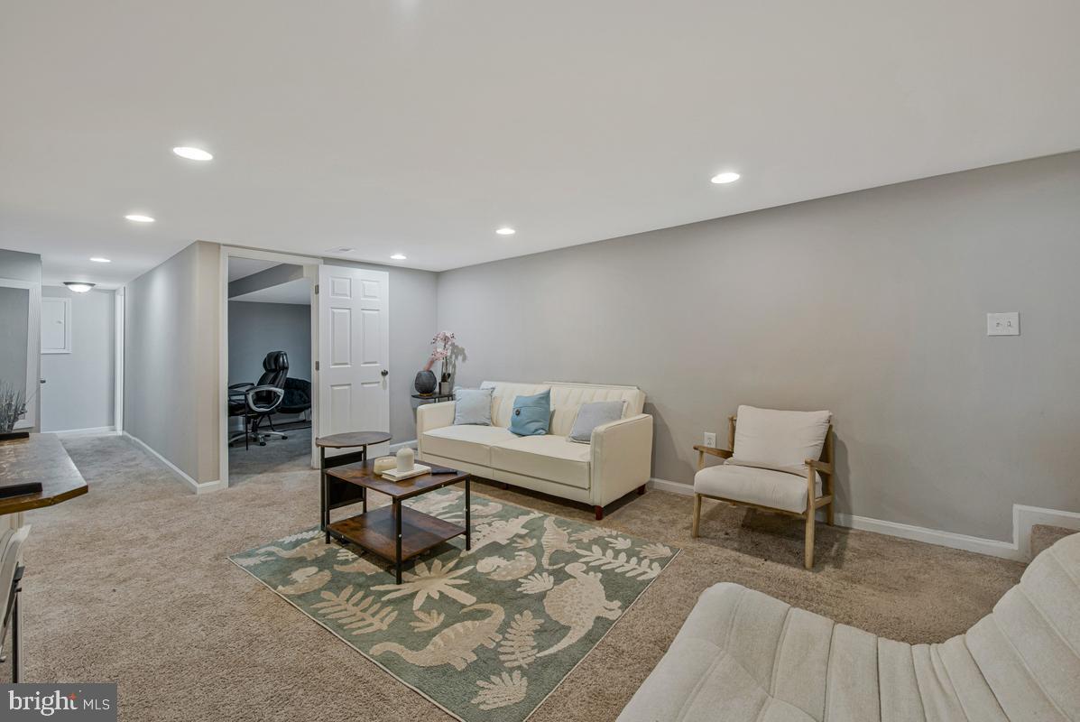 LANHAM WOODS - Residential