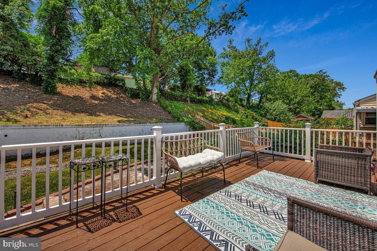 LANHAM WOODS - Residential