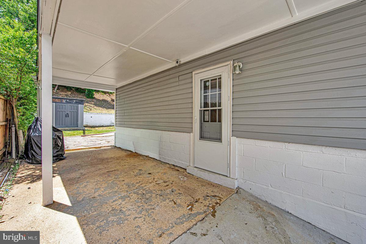 LANHAM WOODS - Residential