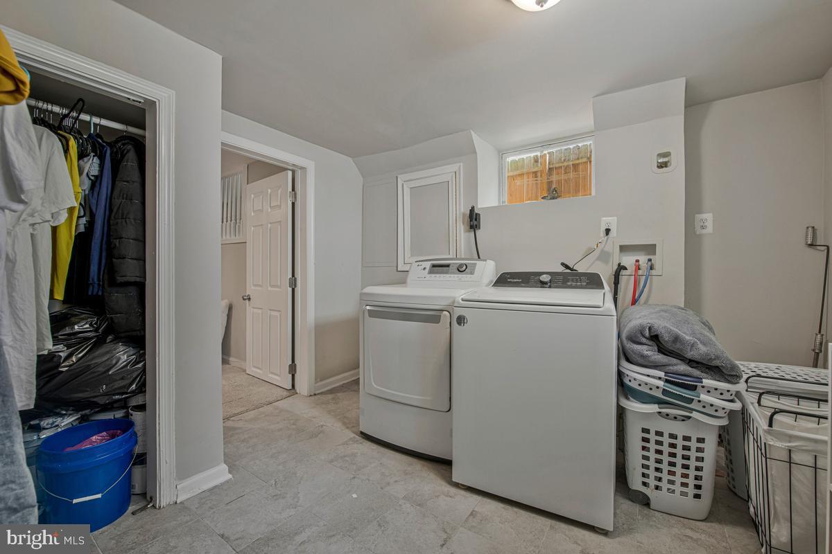 LANHAM WOODS - Residential