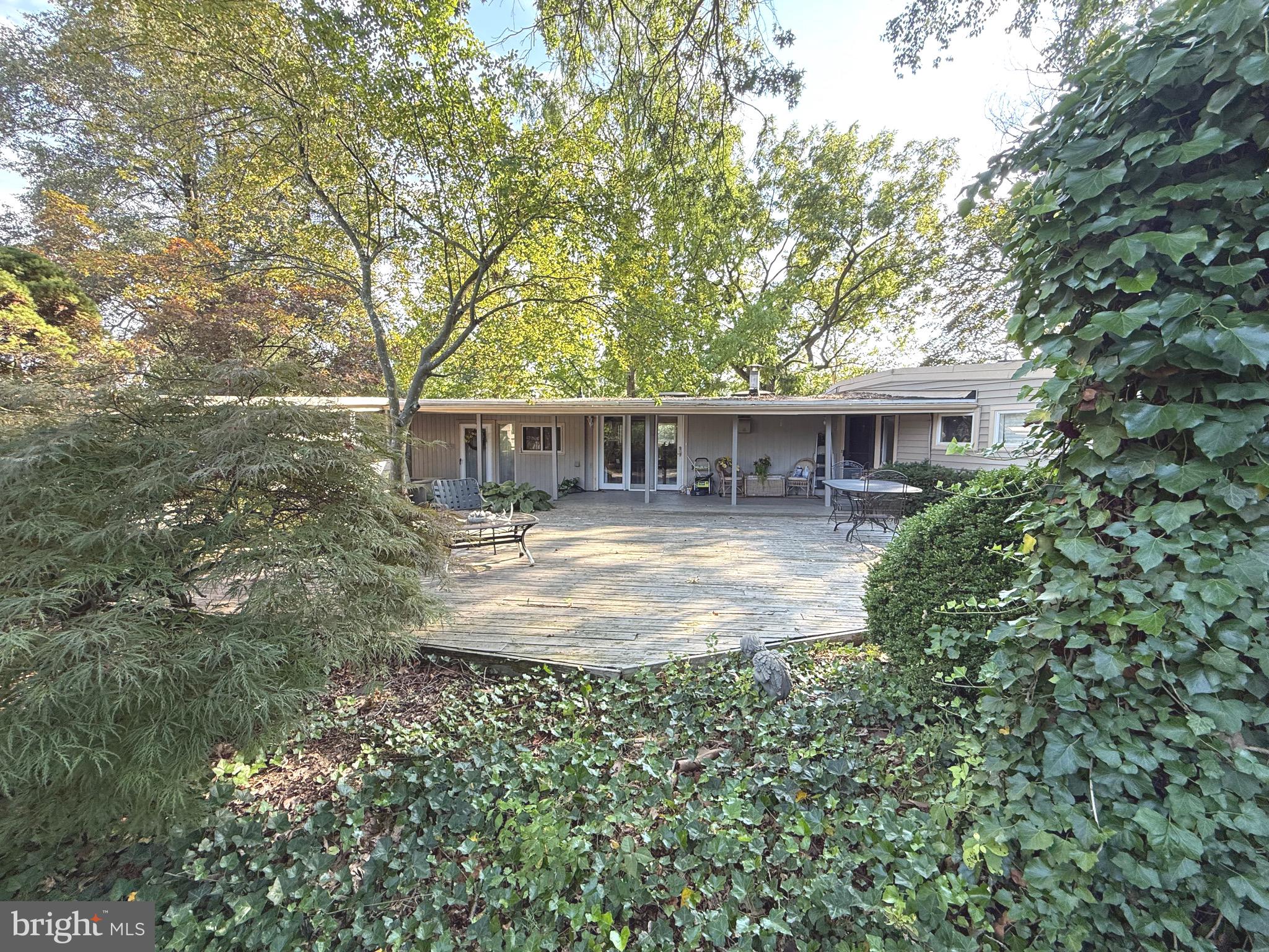 COLONIAL HILLS - Residential