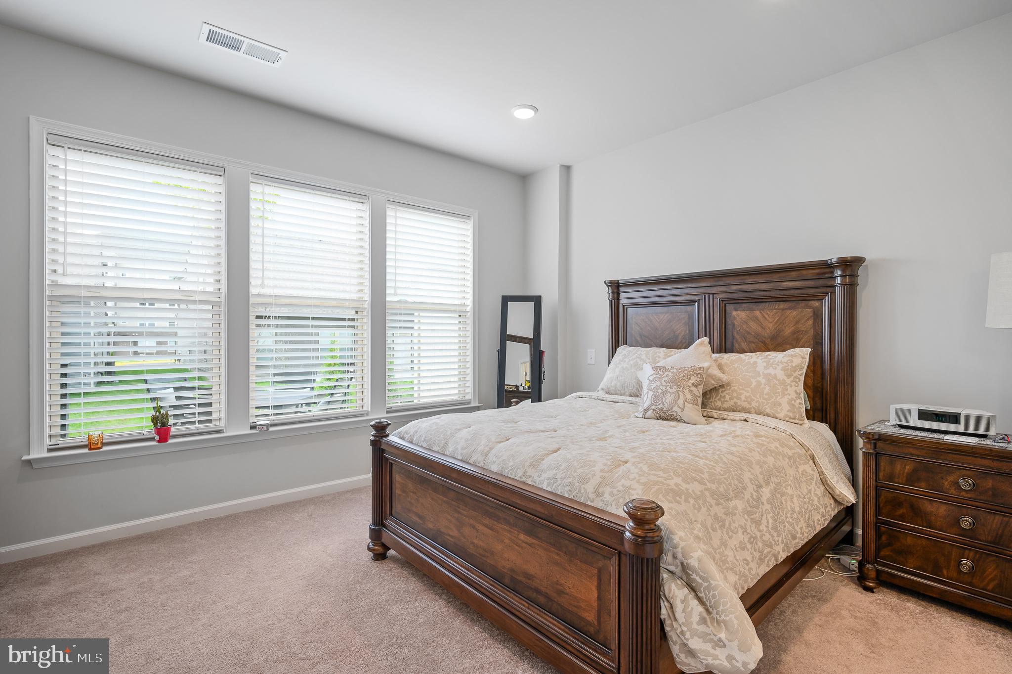 MONTEBELLO - Residential