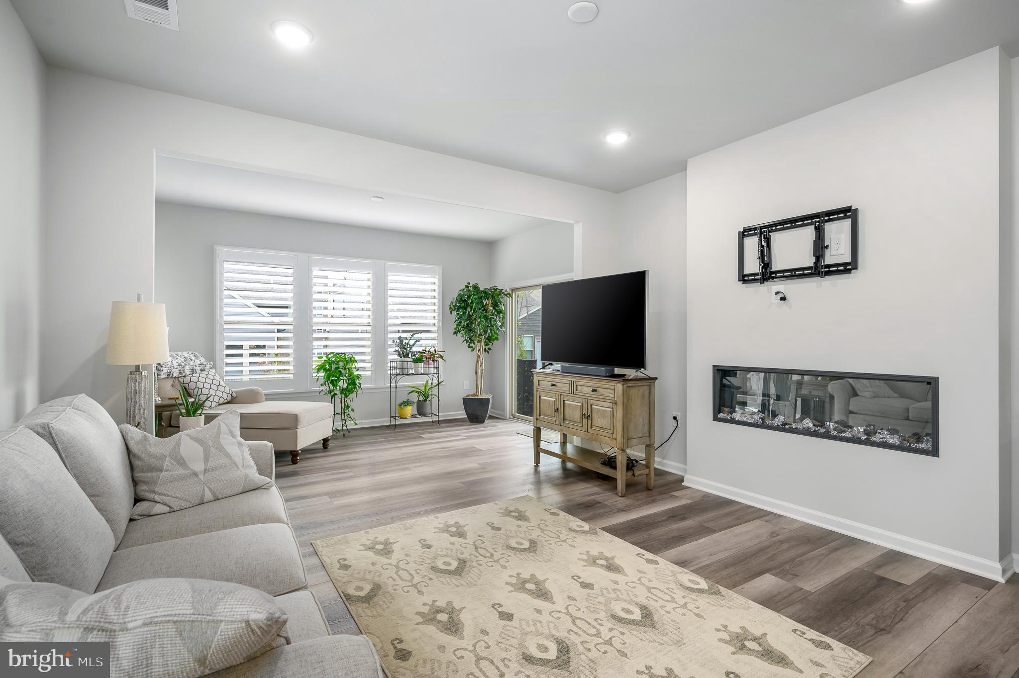 MONTEBELLO - Residential