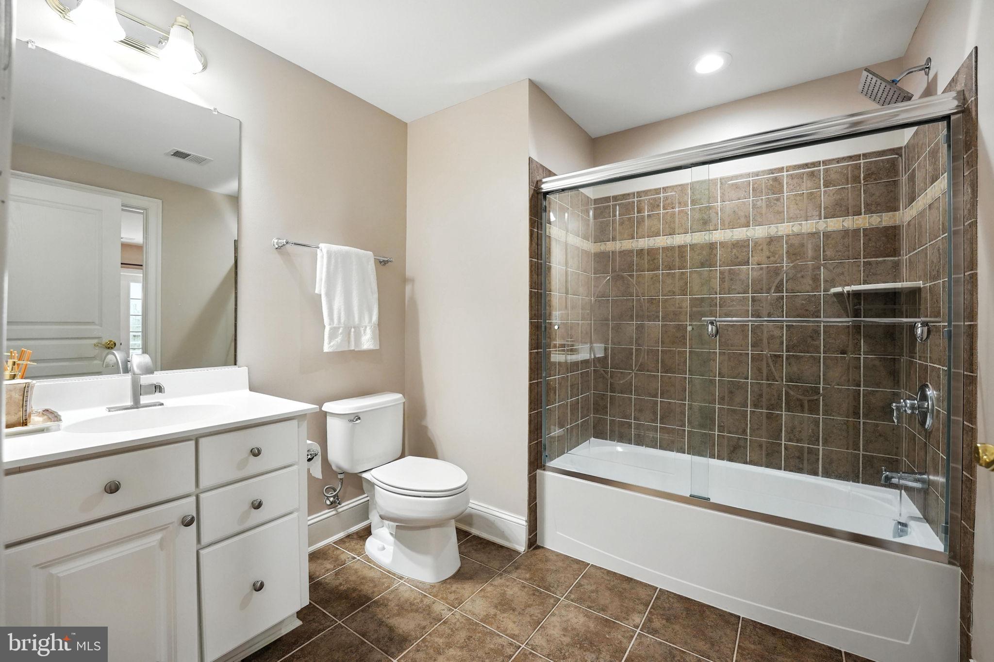 OAKTON HOLLOWS - Residential