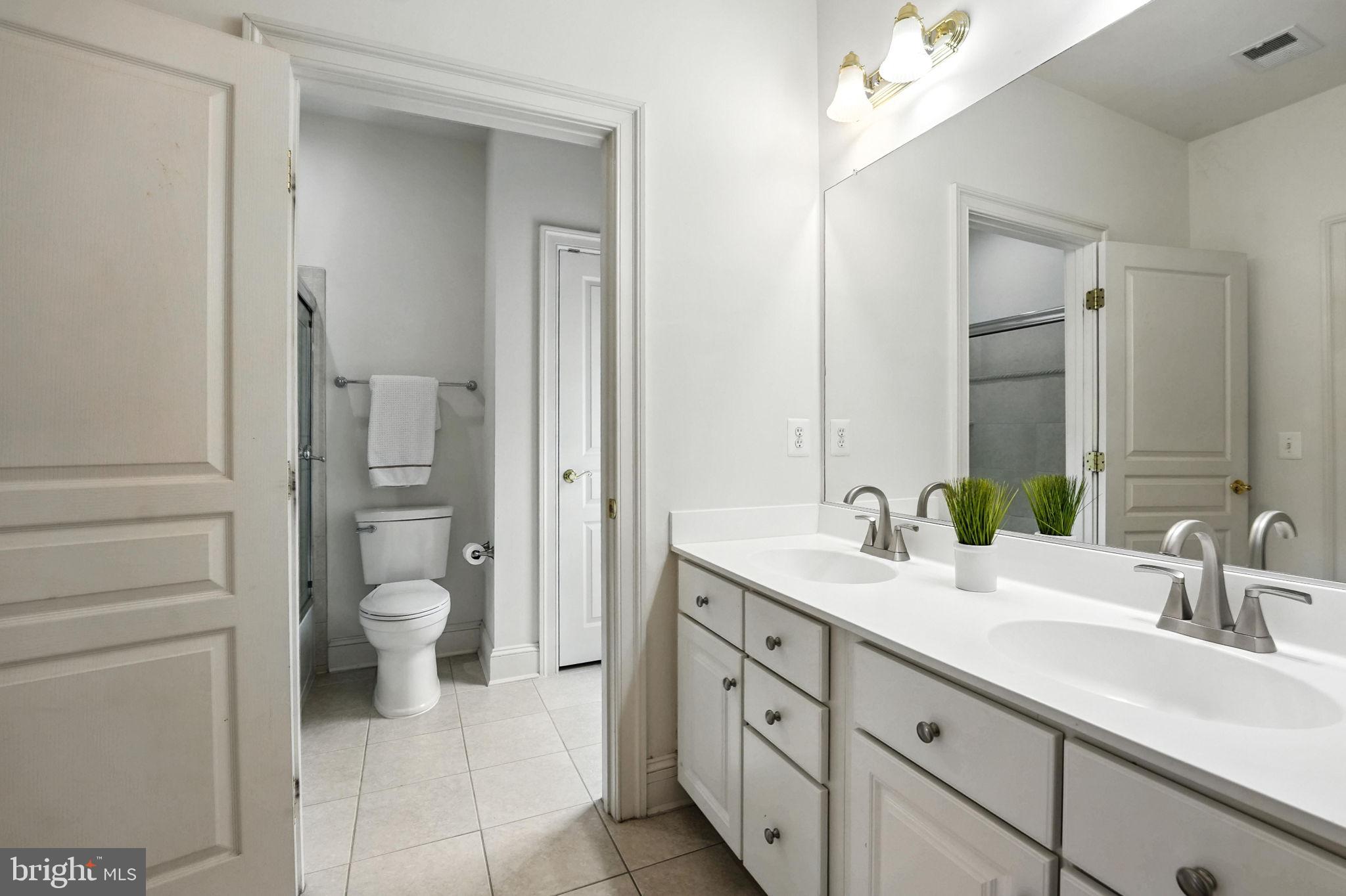 OAKTON HOLLOWS - Residential